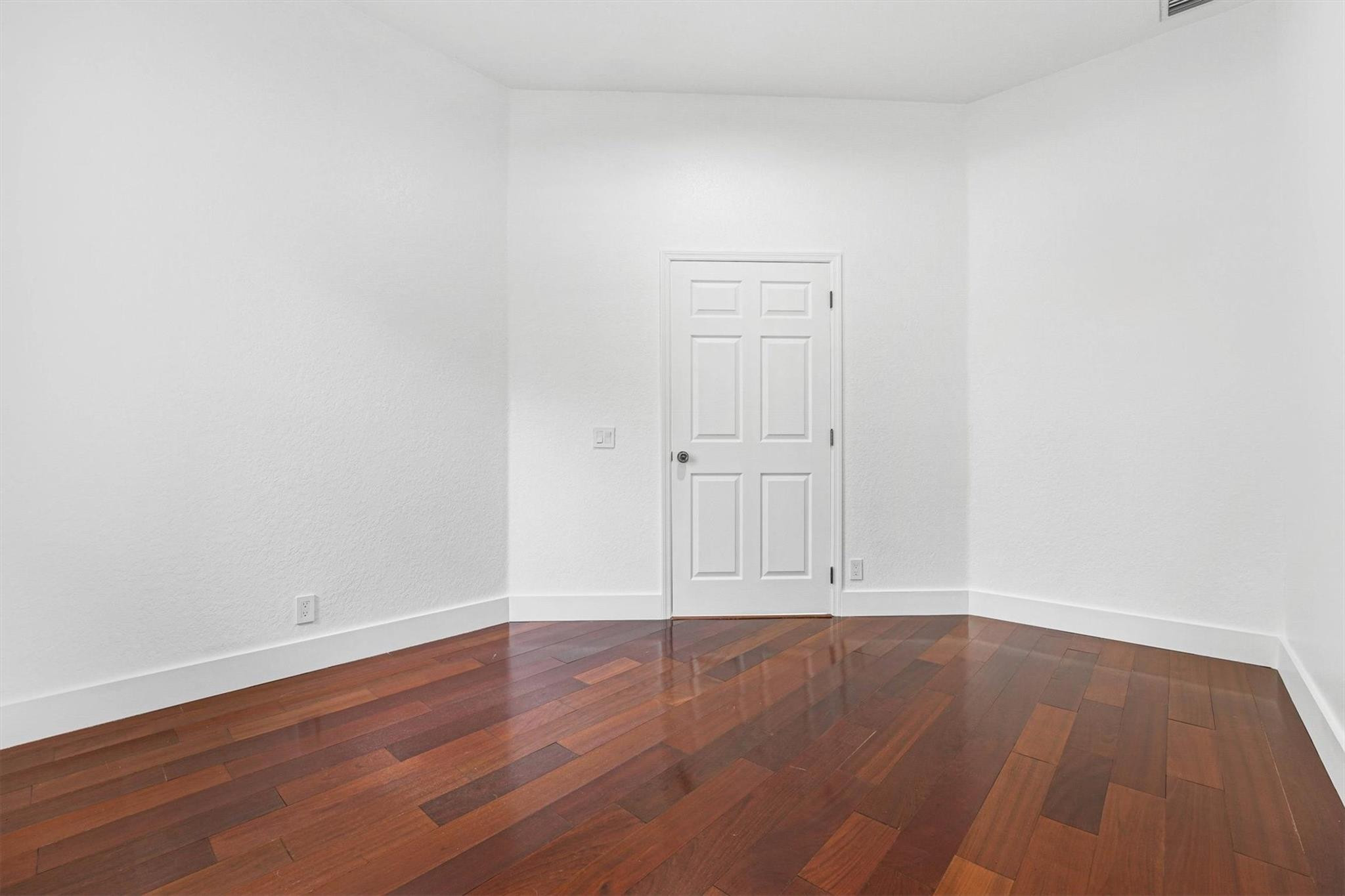 1642 Victoria Pointe Cir