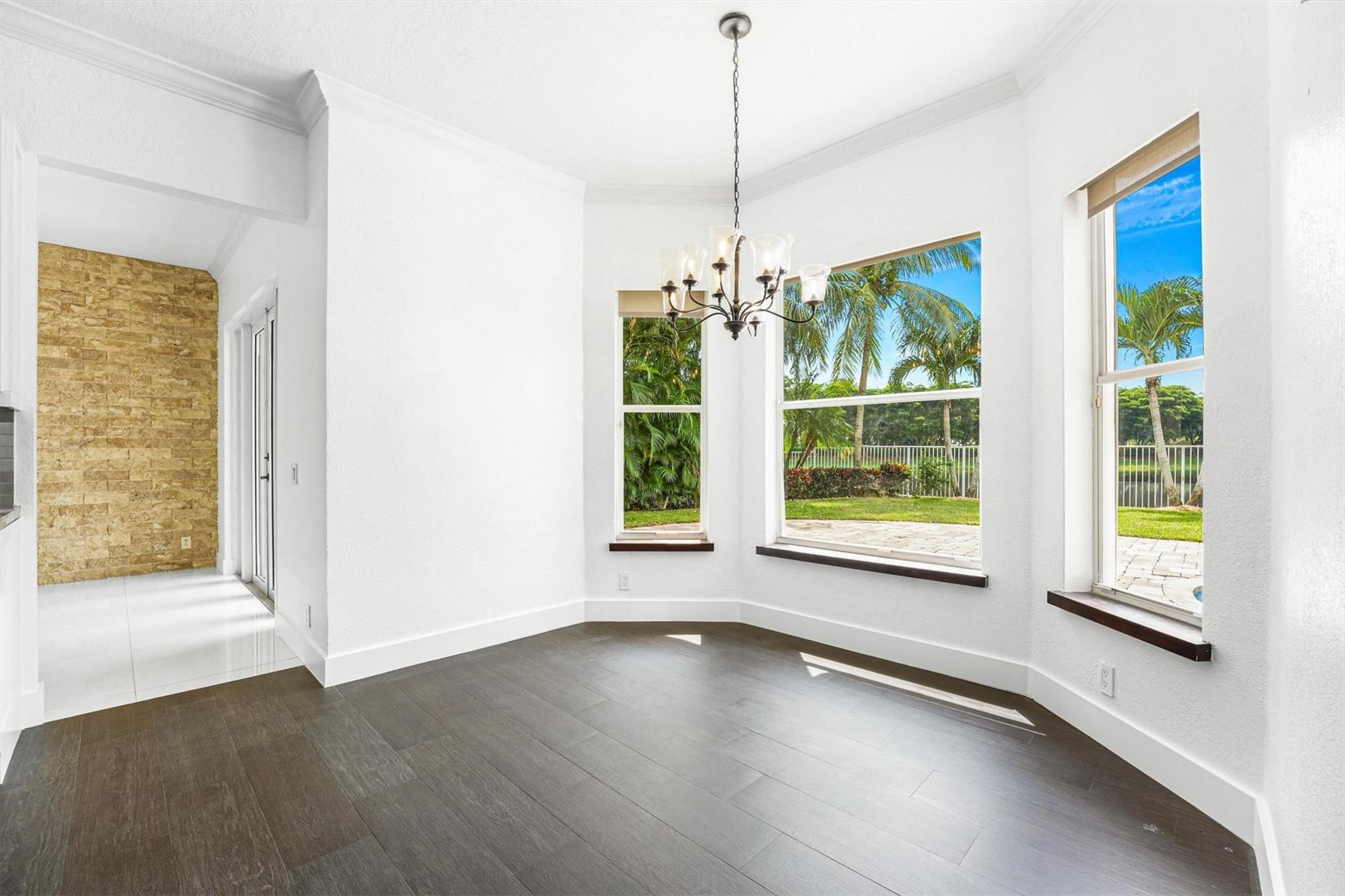 1642 Victoria Pointe Cir