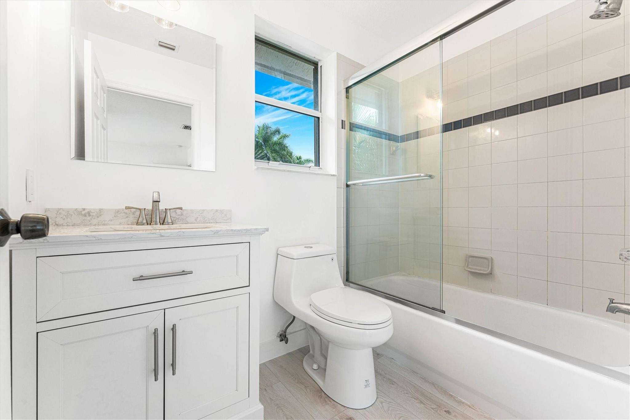 1642 Victoria Pointe Cir