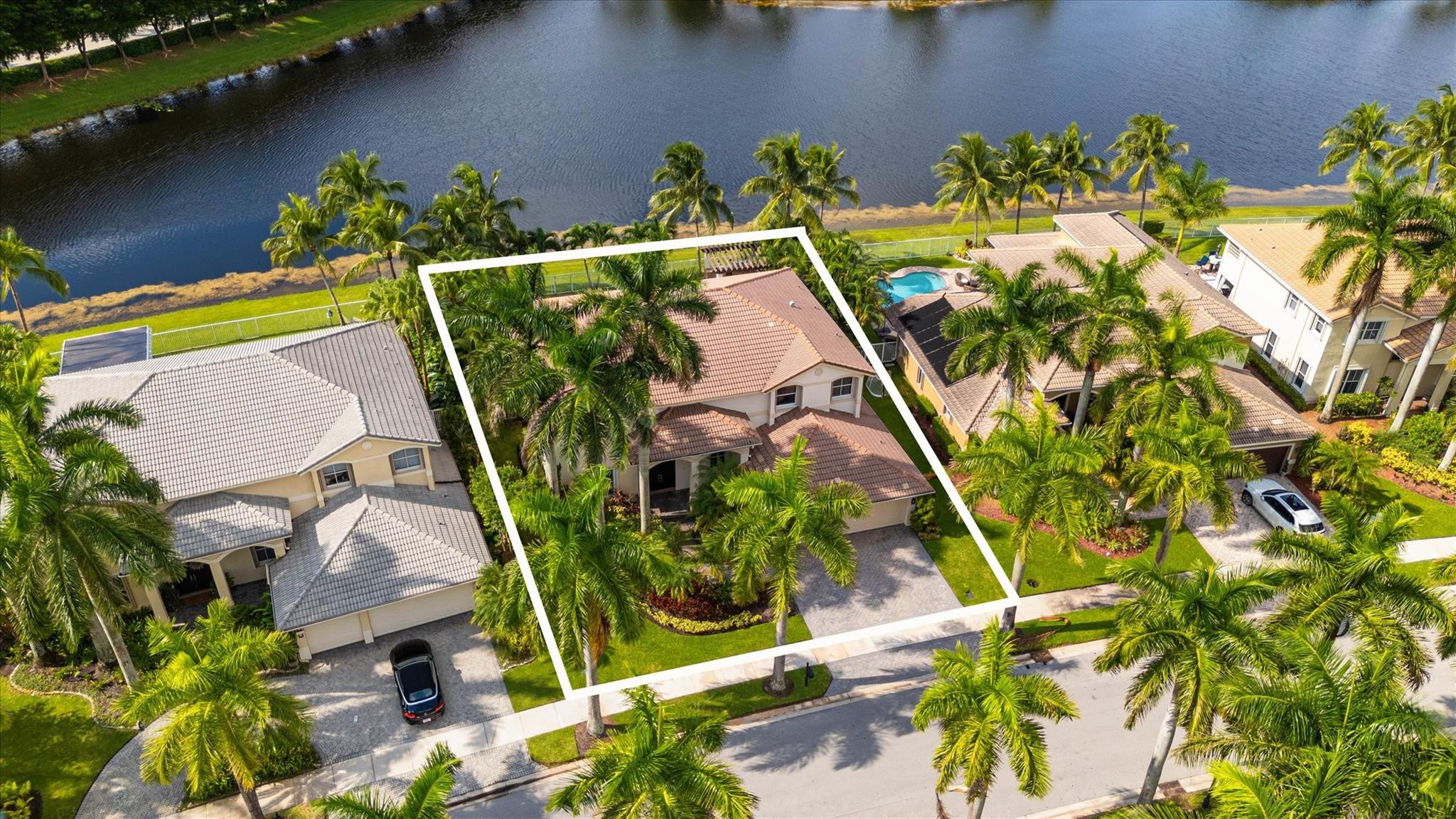 1642 Victoria Pointe Cir