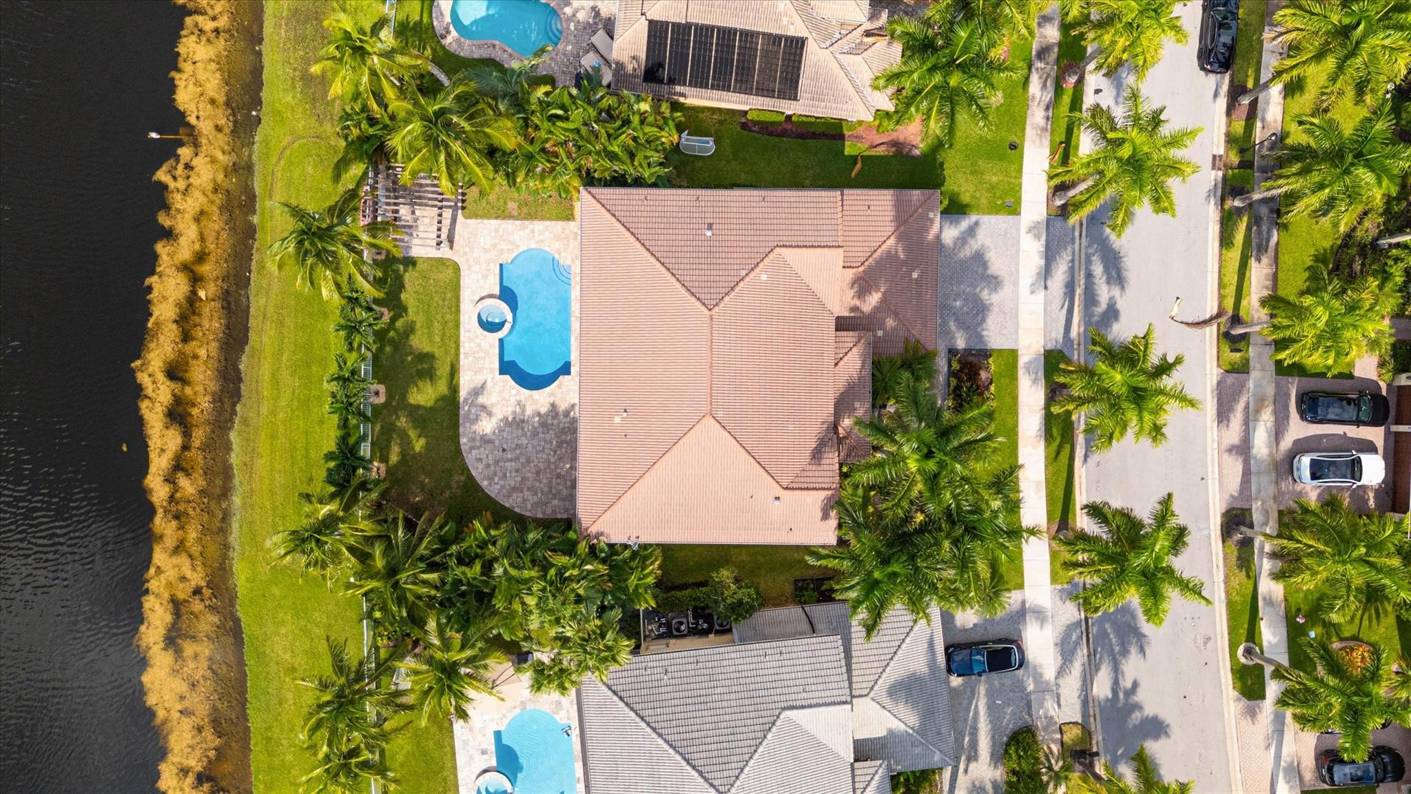 1642 Victoria Pointe Cir