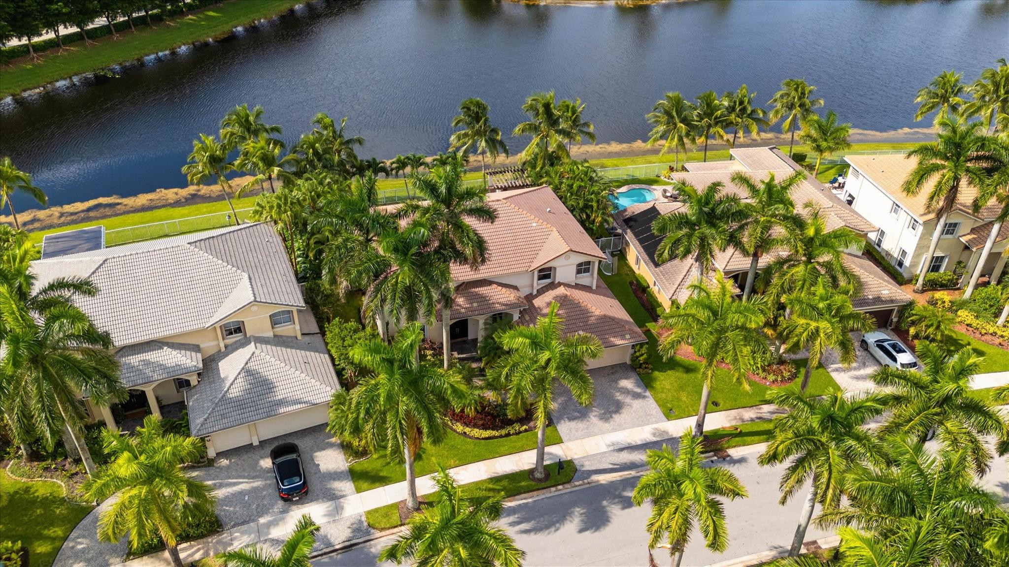 1642 Victoria Pointe Cir