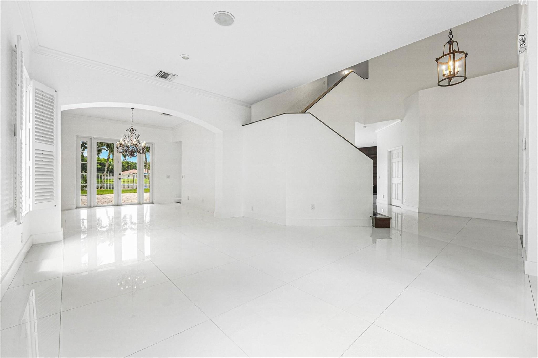 1642 Victoria Pointe Cir