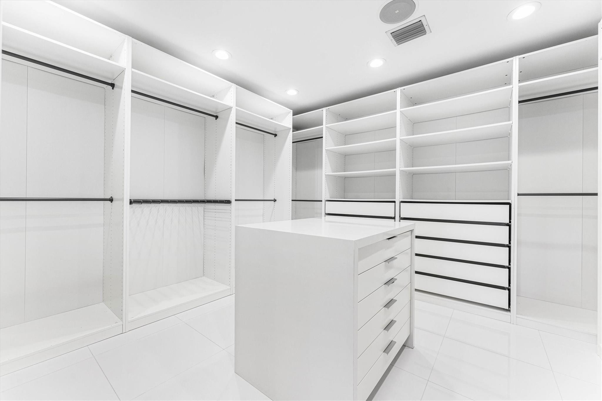 1642 Victoria Pointe Cir