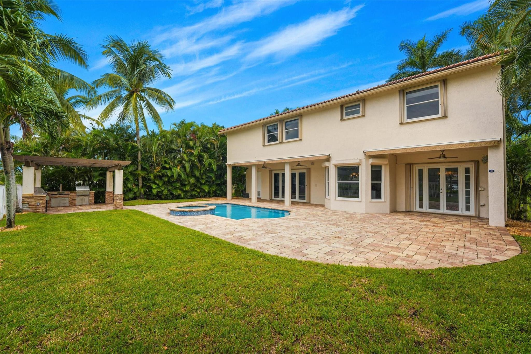 1642 Victoria Pointe Cir