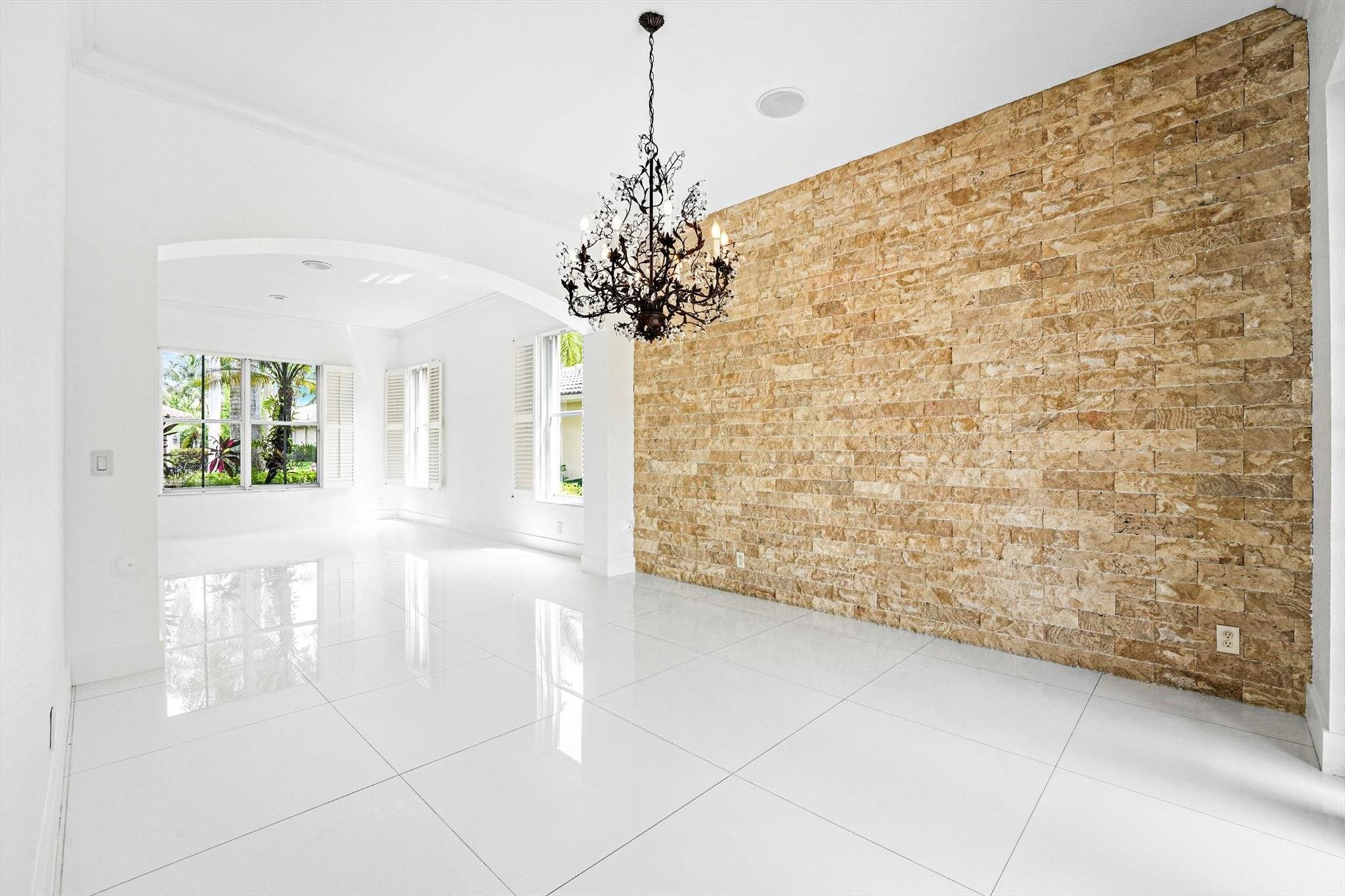 1642 Victoria Pointe Cir