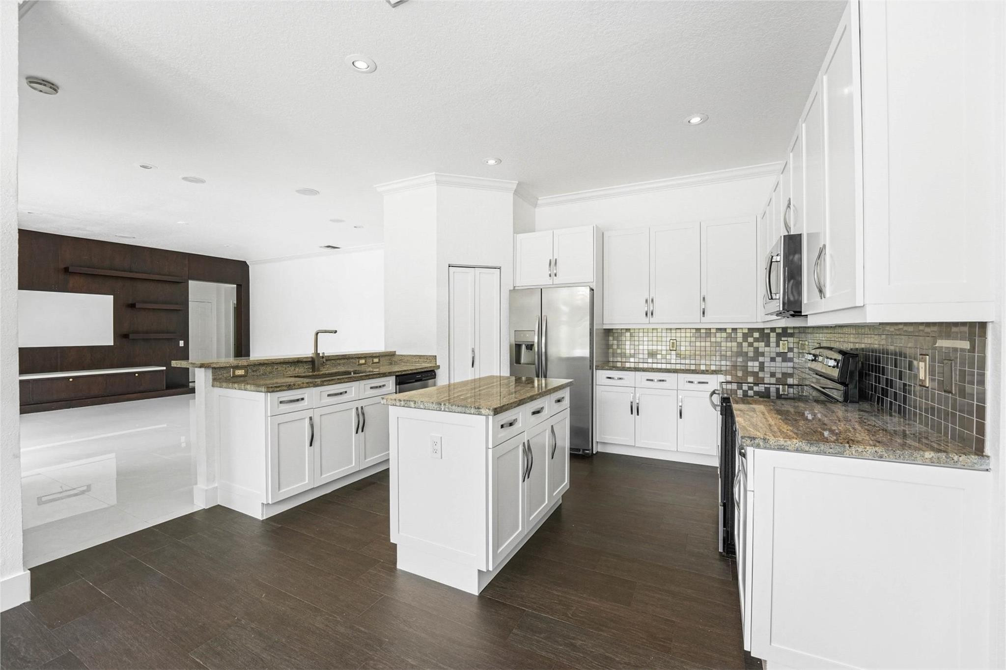 1642 Victoria Pointe Cir