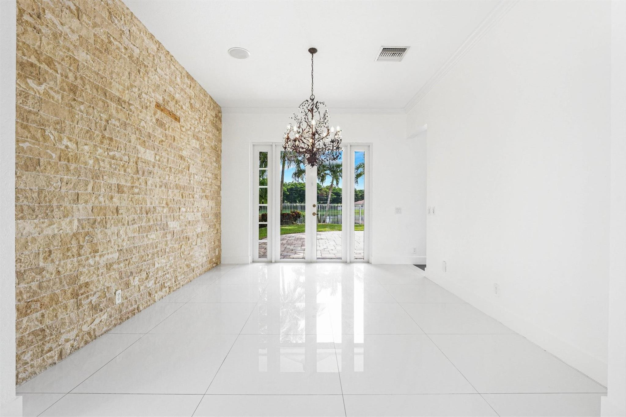 1642 Victoria Pointe Cir