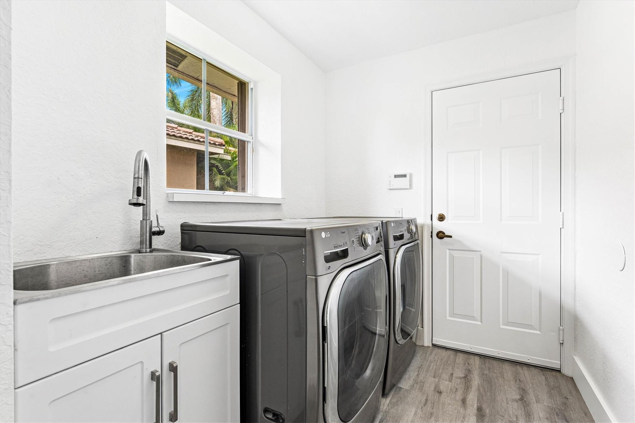 1642 Victoria Pointe Cir