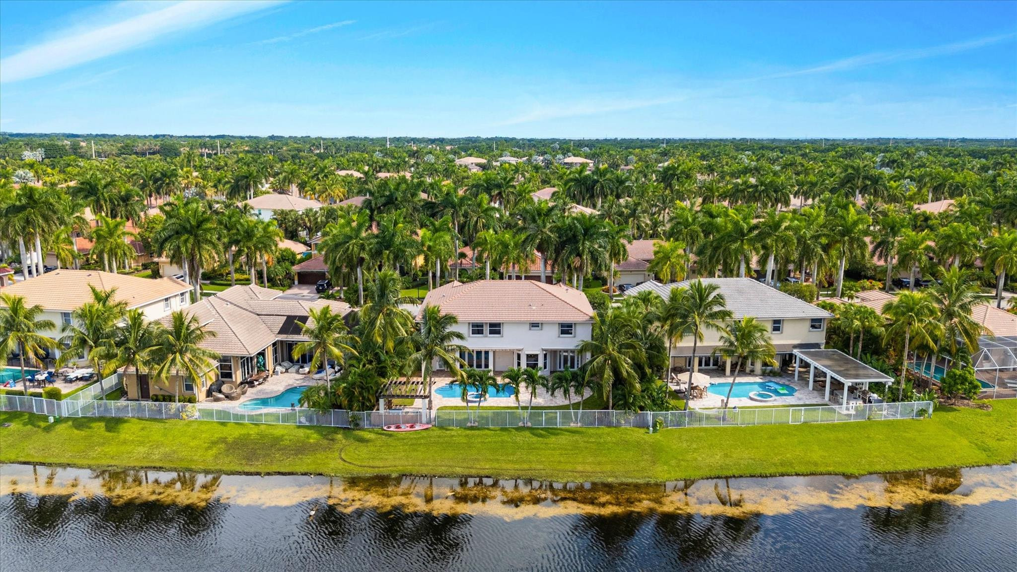 1642 Victoria Pointe Cir