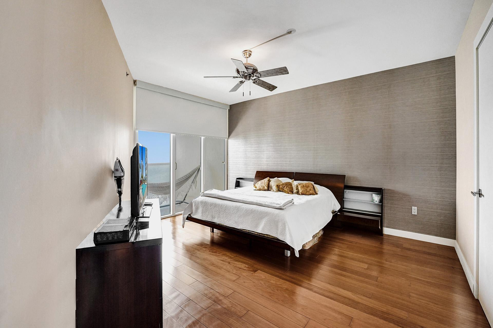 18911 COLLINS AVE 2706