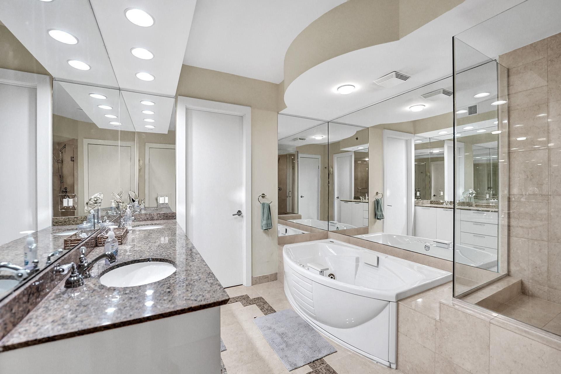 18911 COLLINS AVE 2706