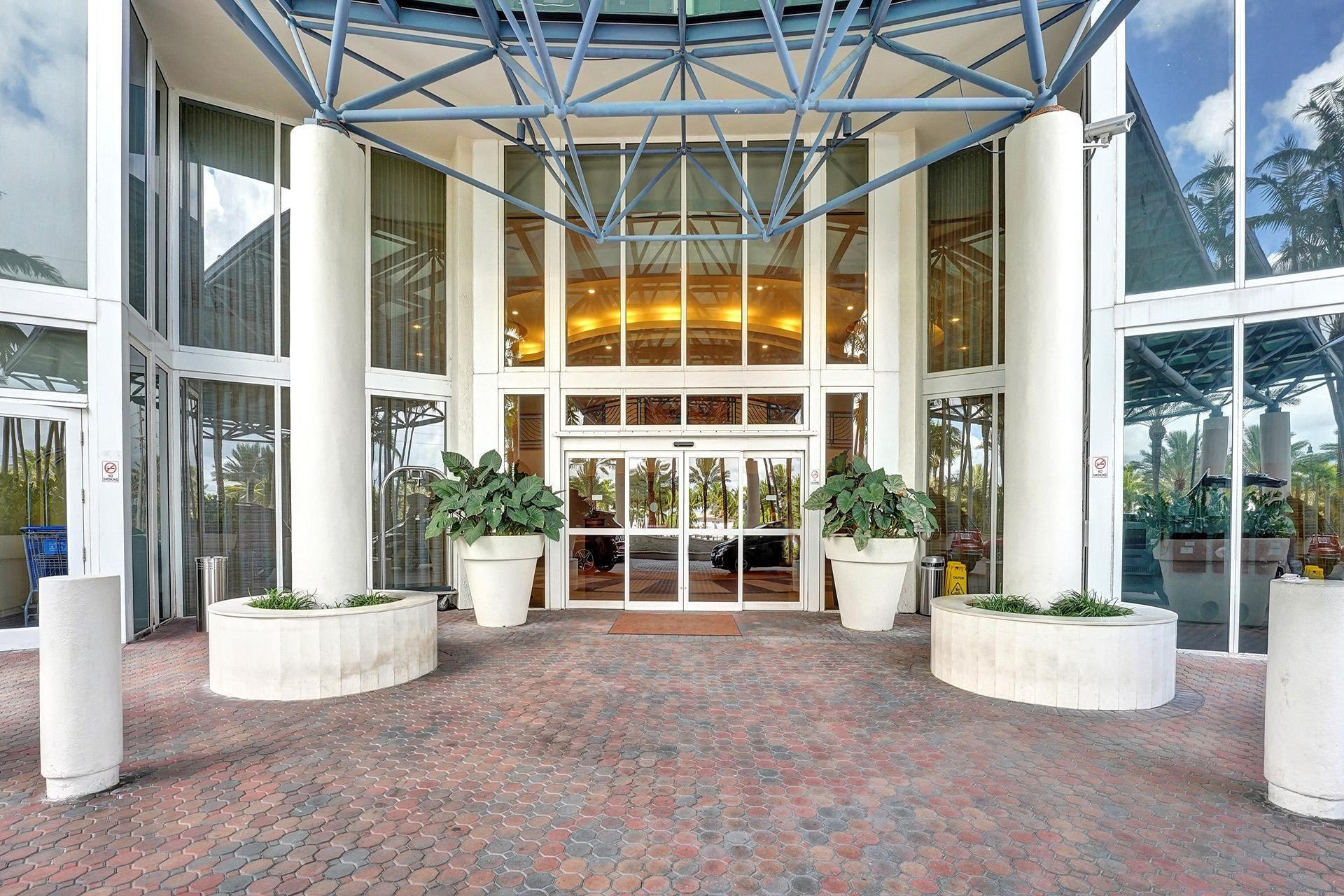 18911 COLLINS AVE 2706