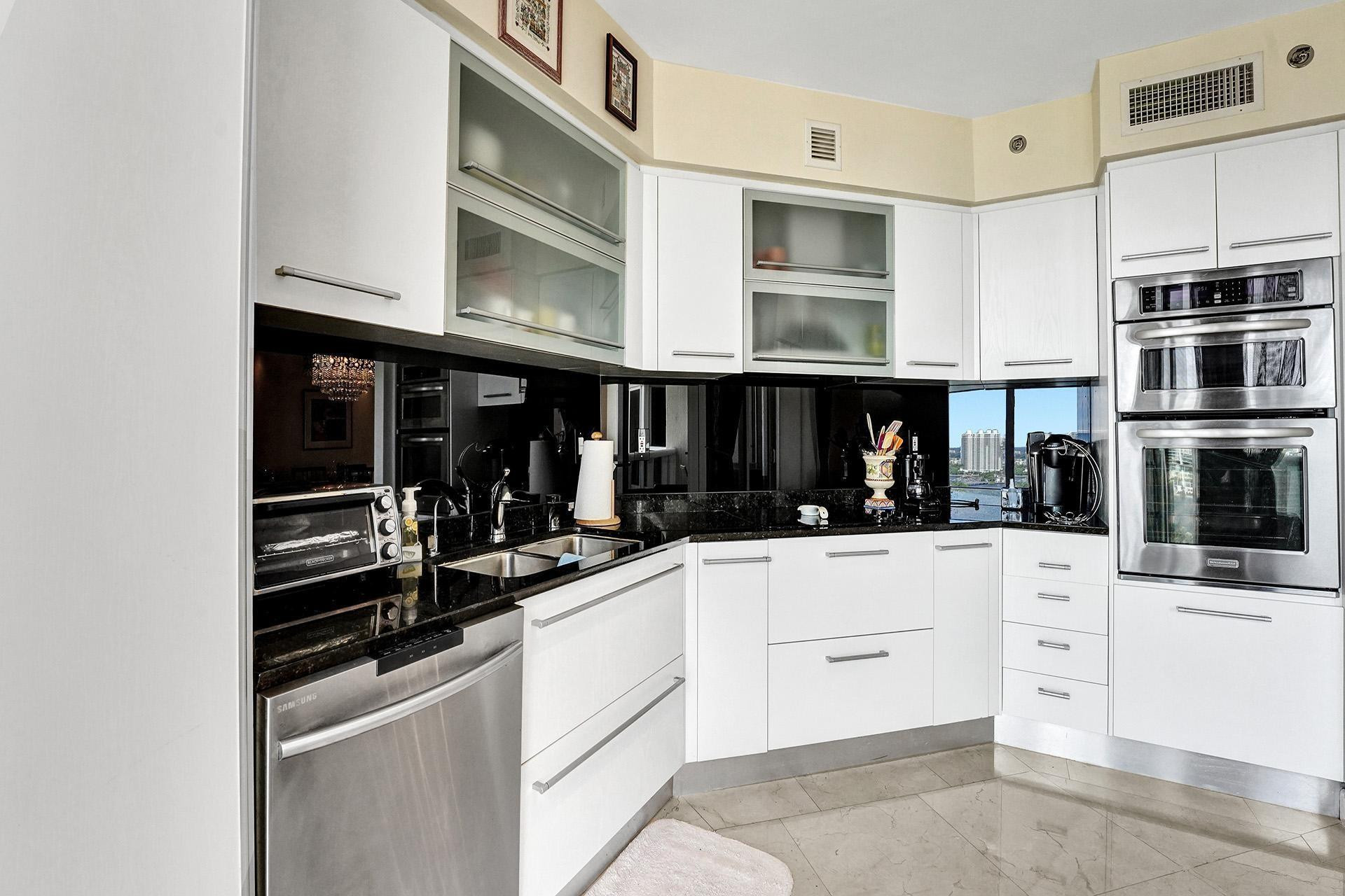 18911 COLLINS AVE 2706