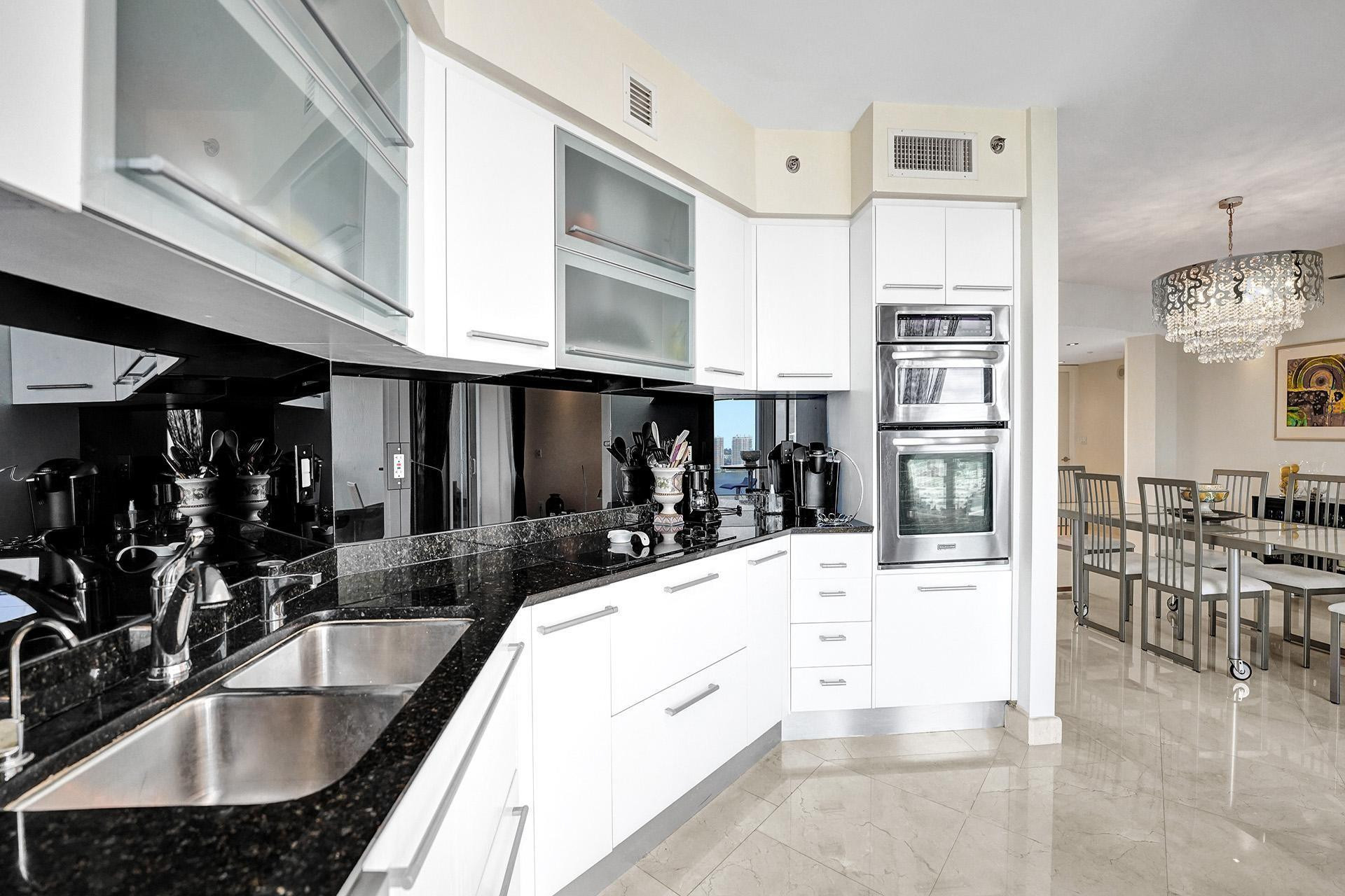 18911 COLLINS AVE 2706