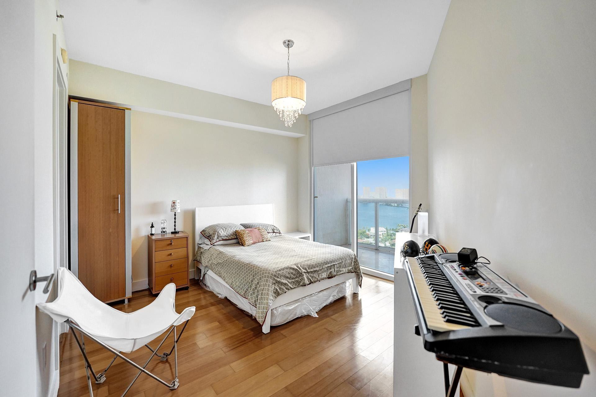 18911 COLLINS AVE 2706