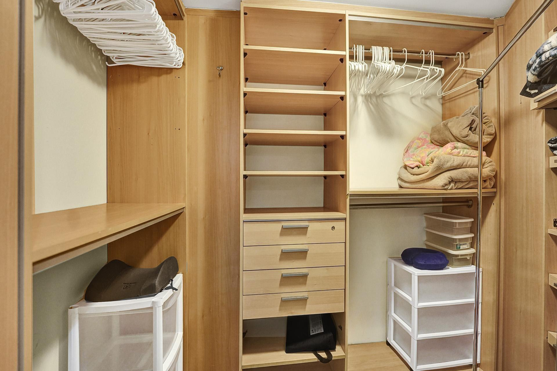 18911 COLLINS AVE 2706