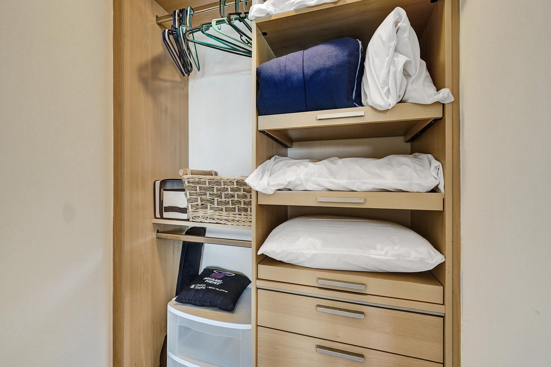 18911 COLLINS AVE 2706