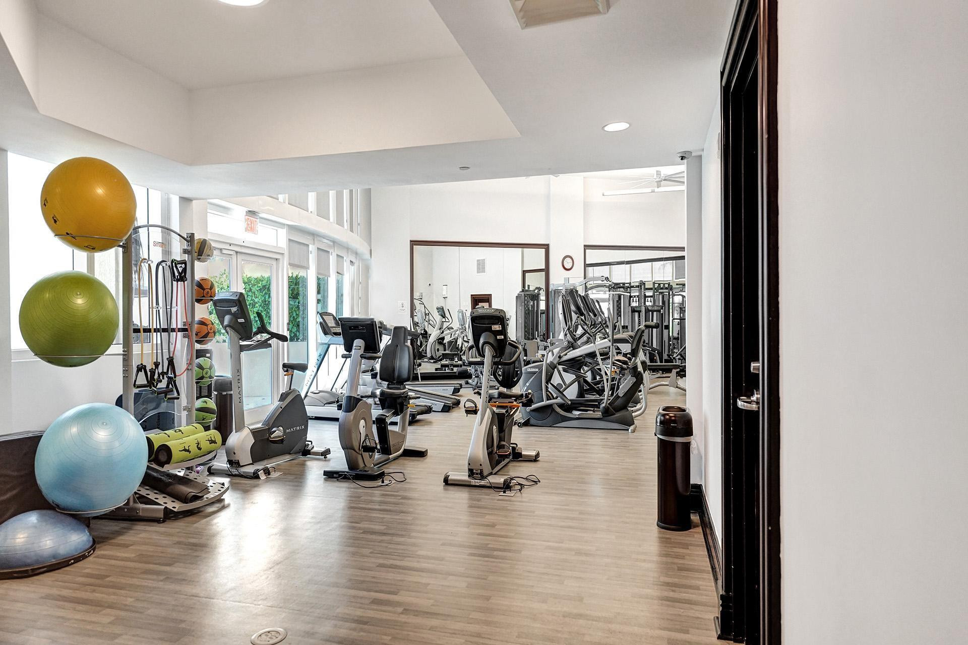 18911 COLLINS AVE 2706