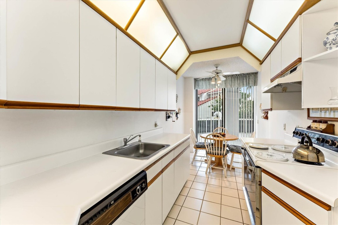 3610 Yacht Club Dr 107