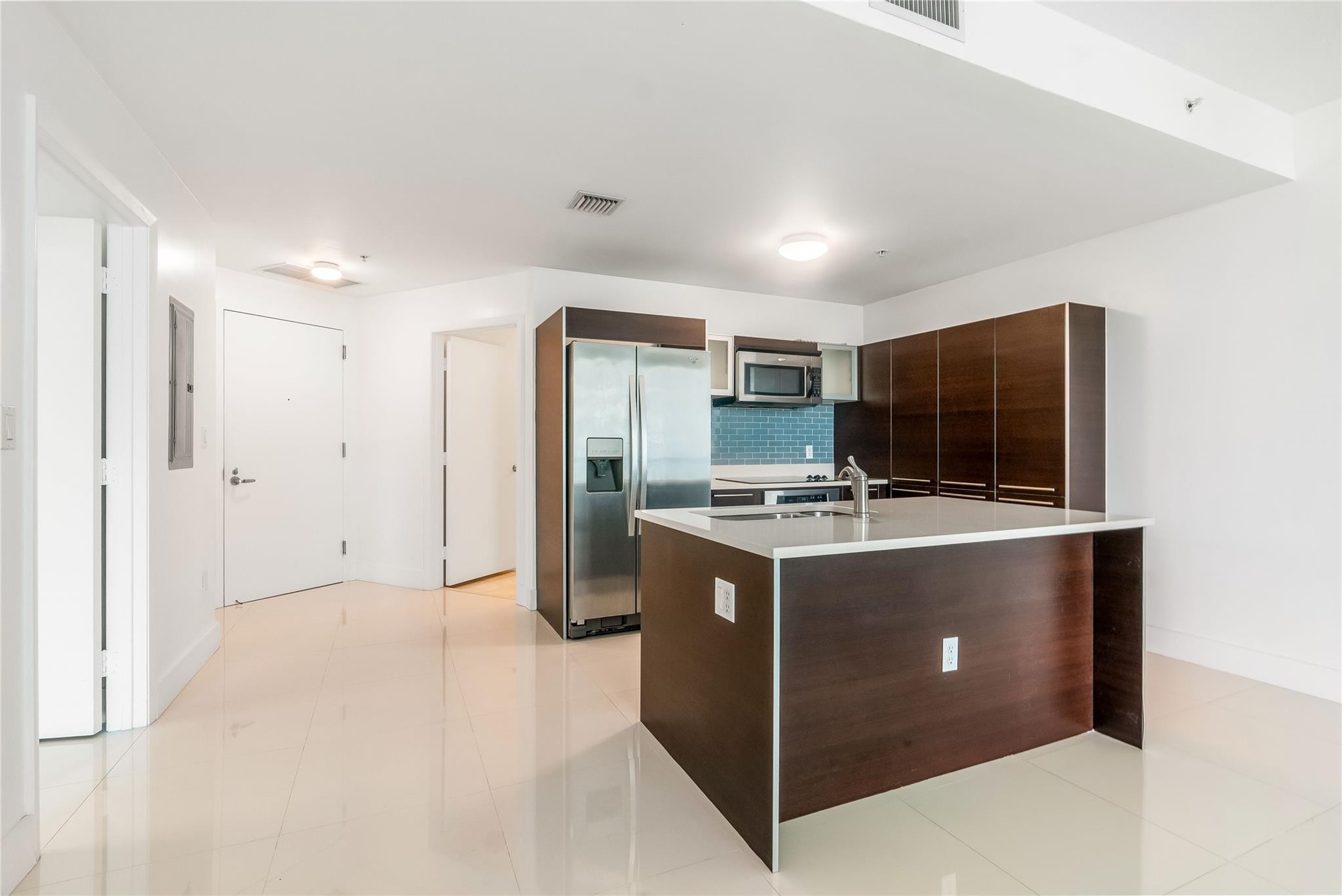 1900 N Bayshore Dr. 2207
