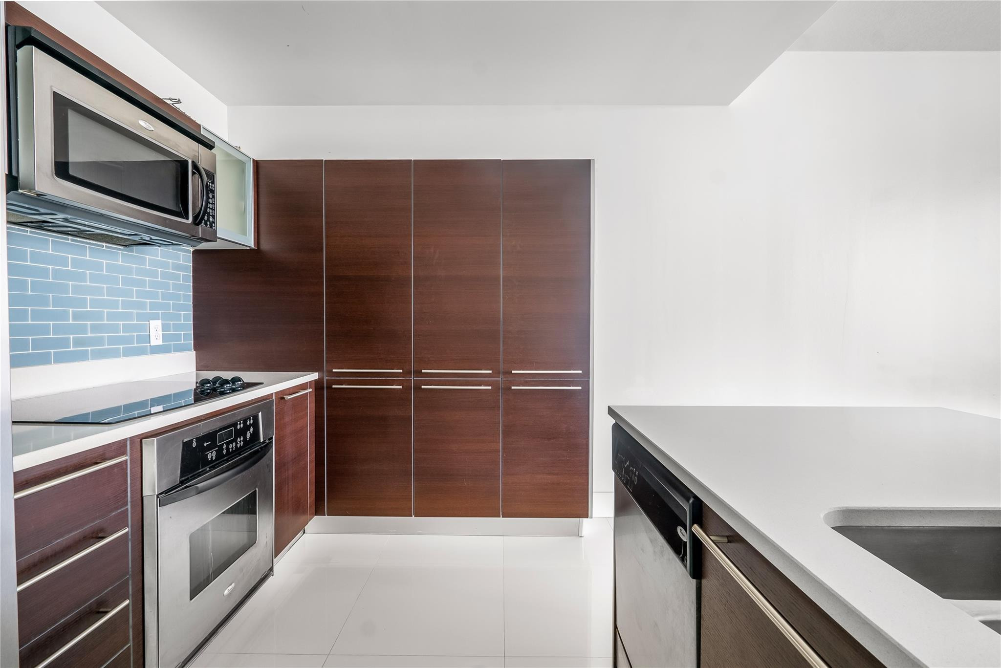 1900 N Bayshore Dr. 2207