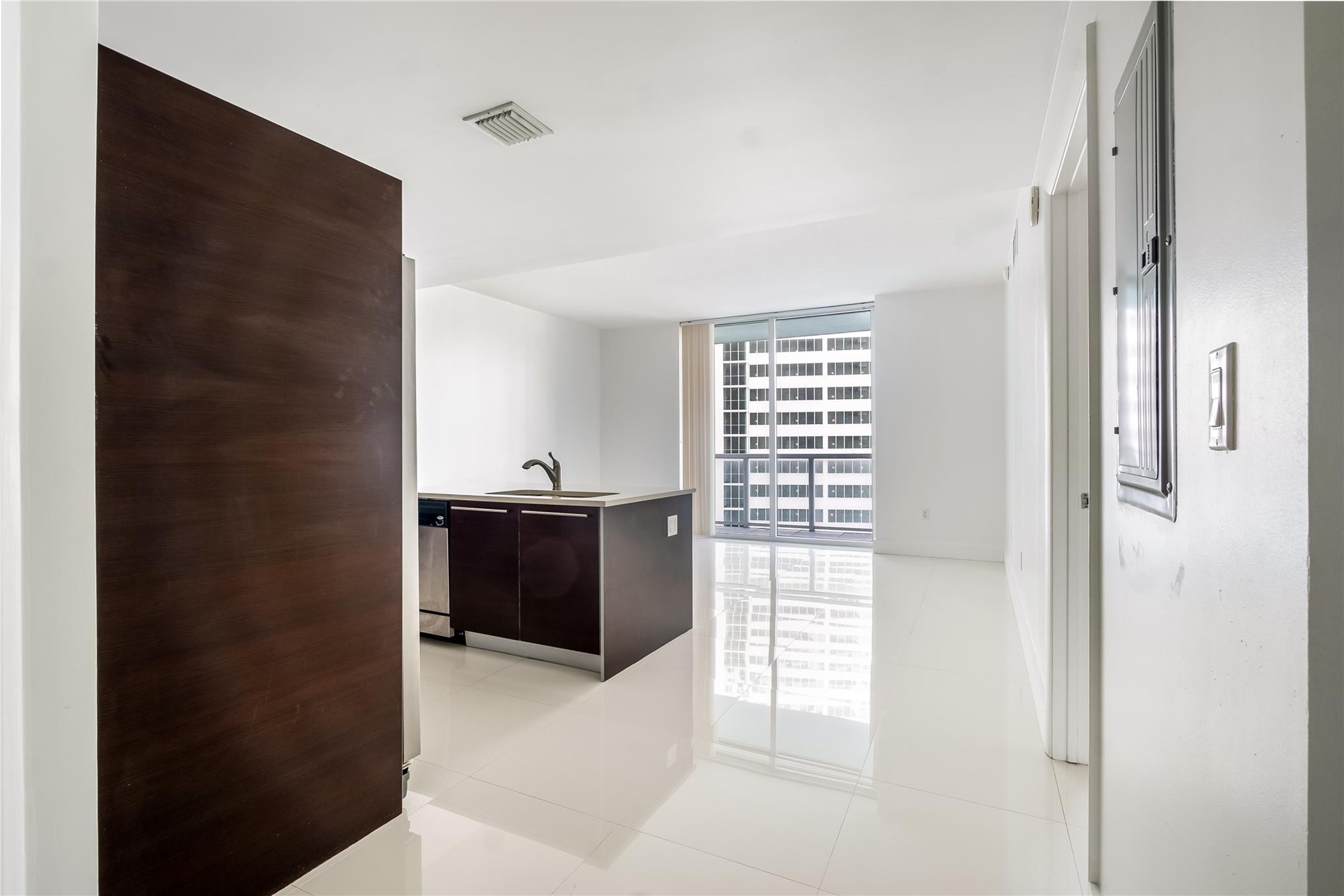 1900 N Bayshore Dr. 2207