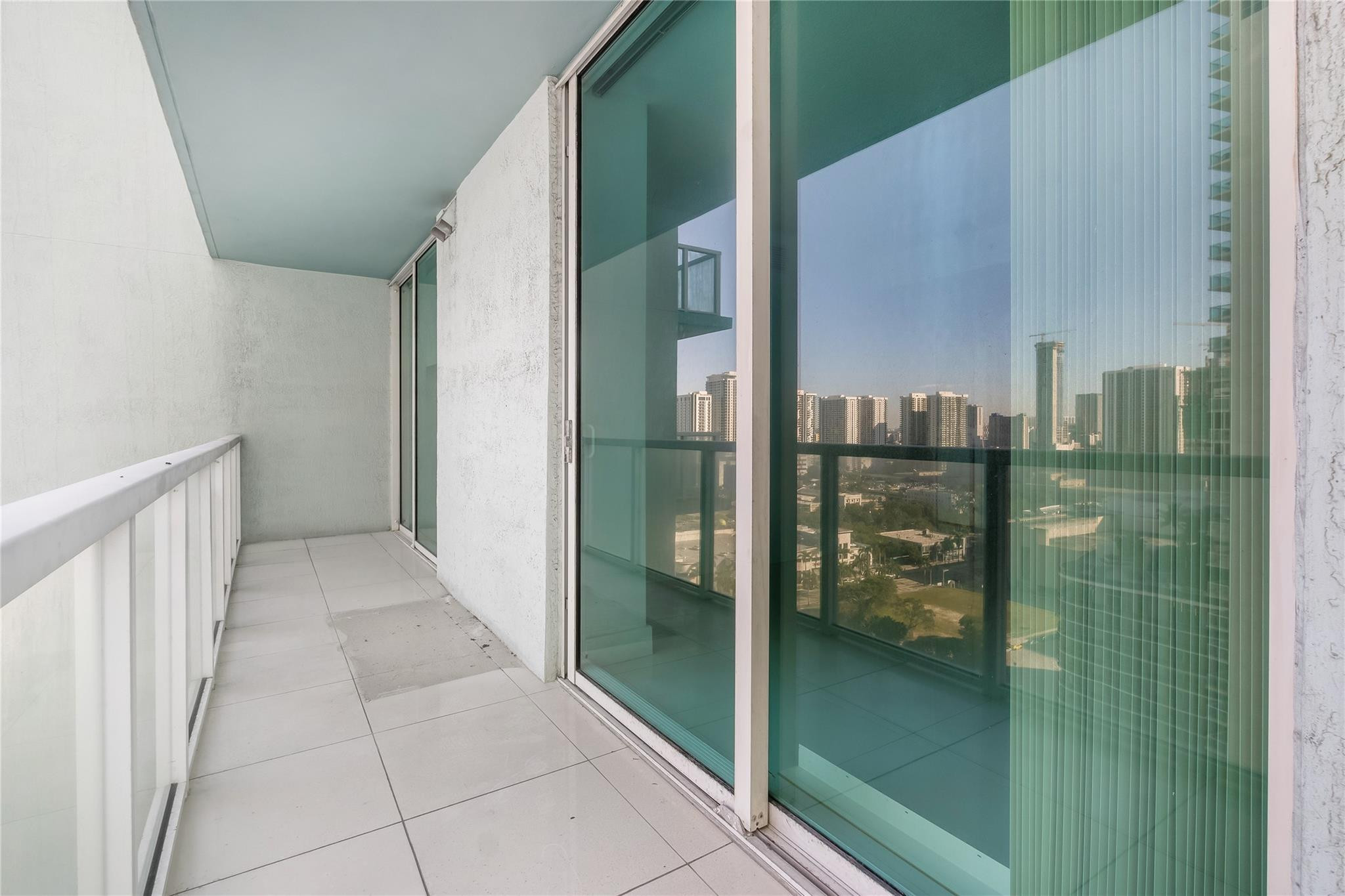 1900 N Bayshore Dr. 2207