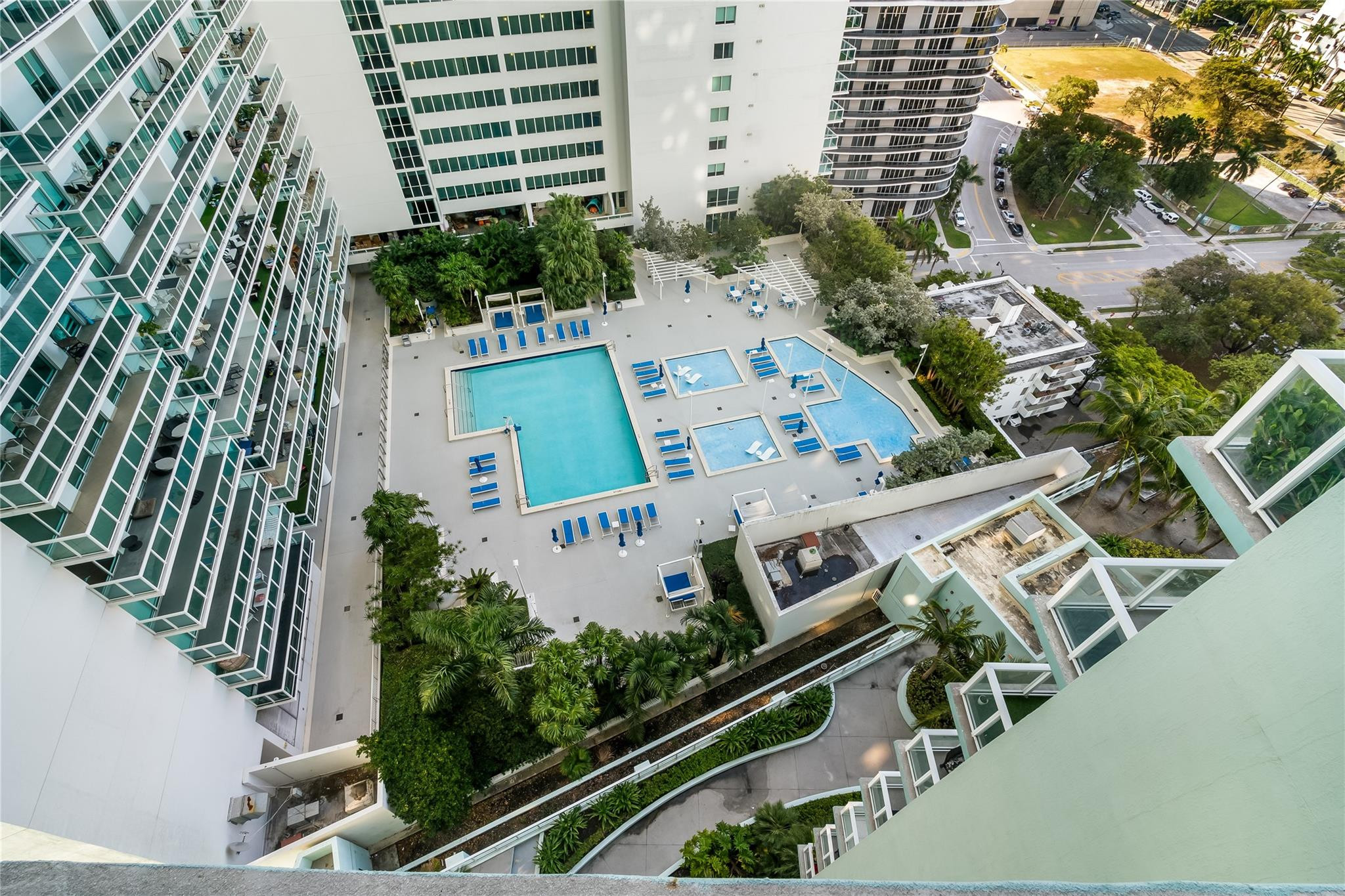 1900 N Bayshore Dr. 2207