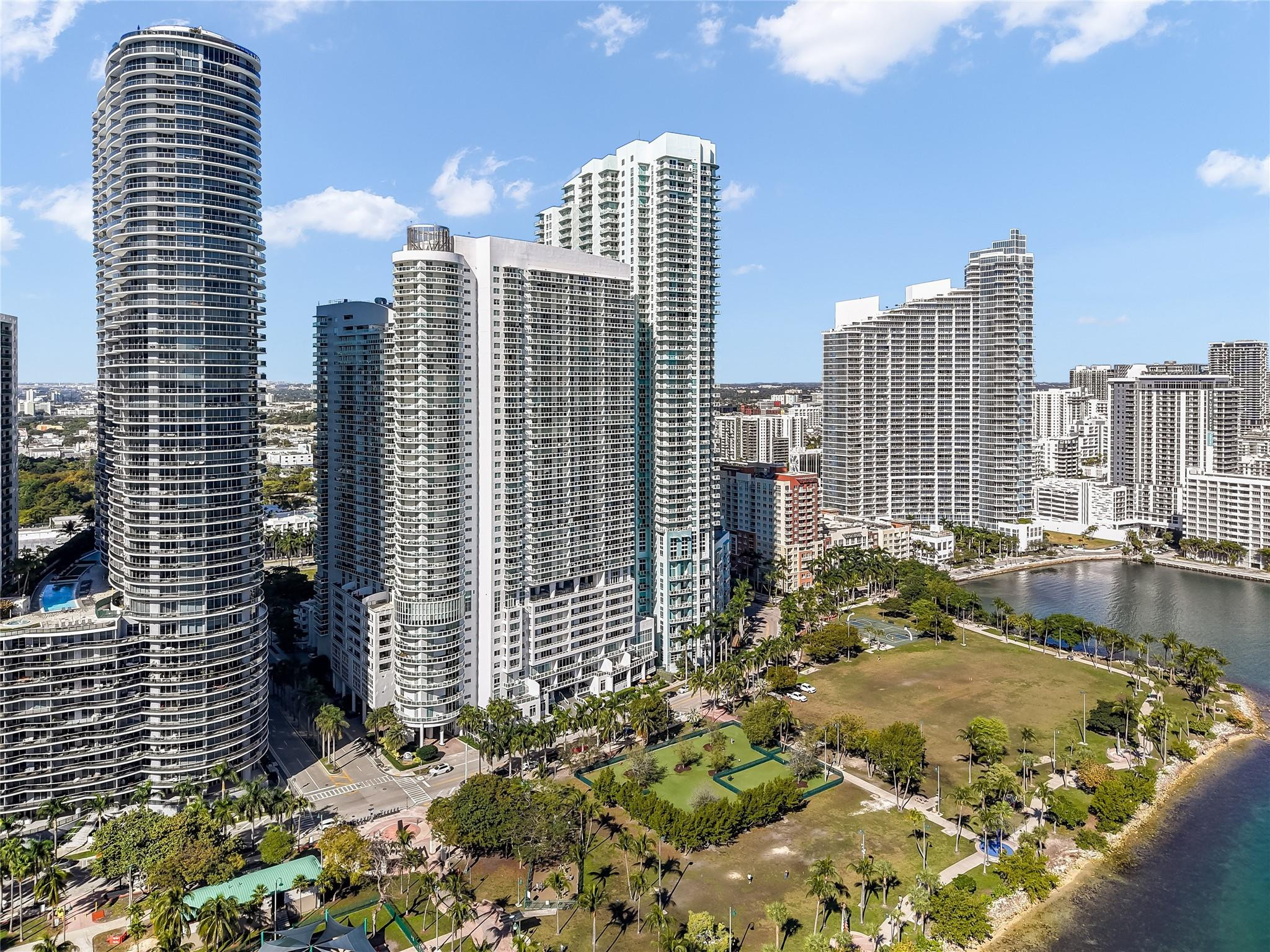 1900 N Bayshore Dr. 2207