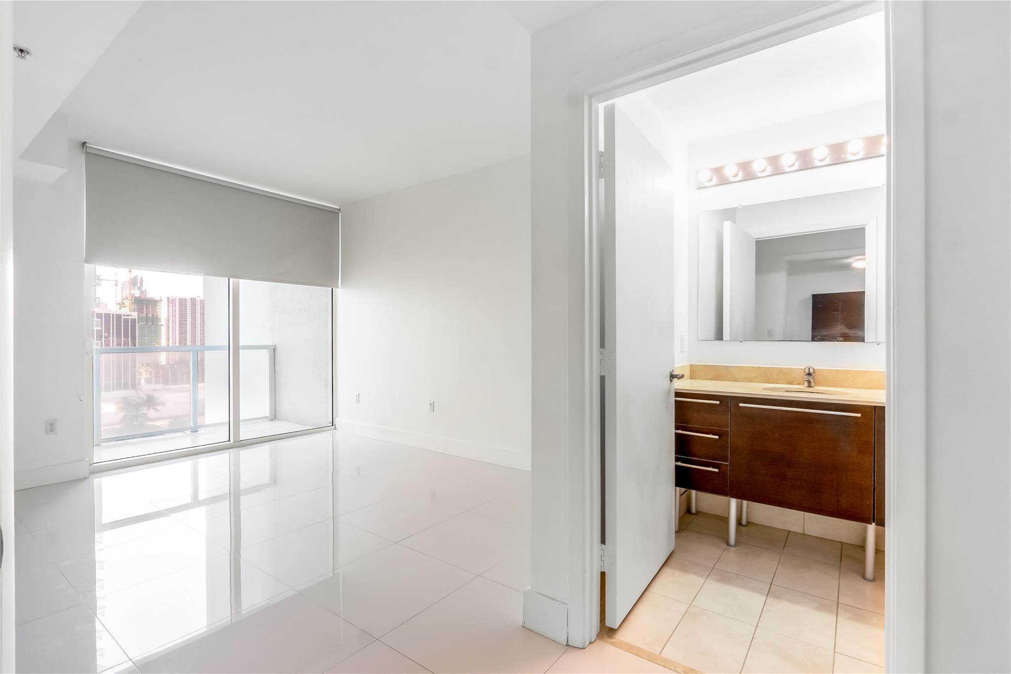 1900 N Bayshore Dr. 2207