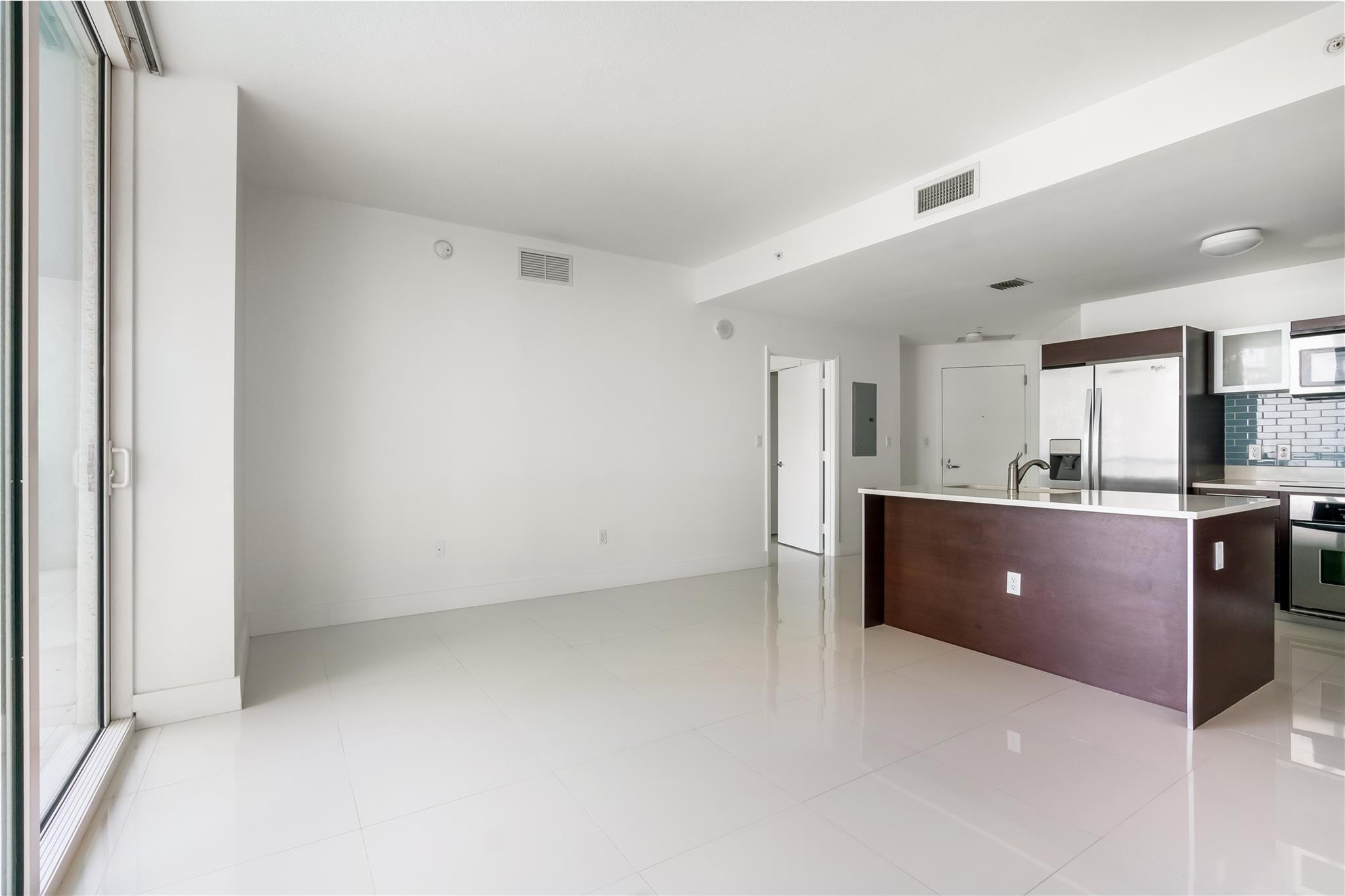 1900 N Bayshore Dr. 2207