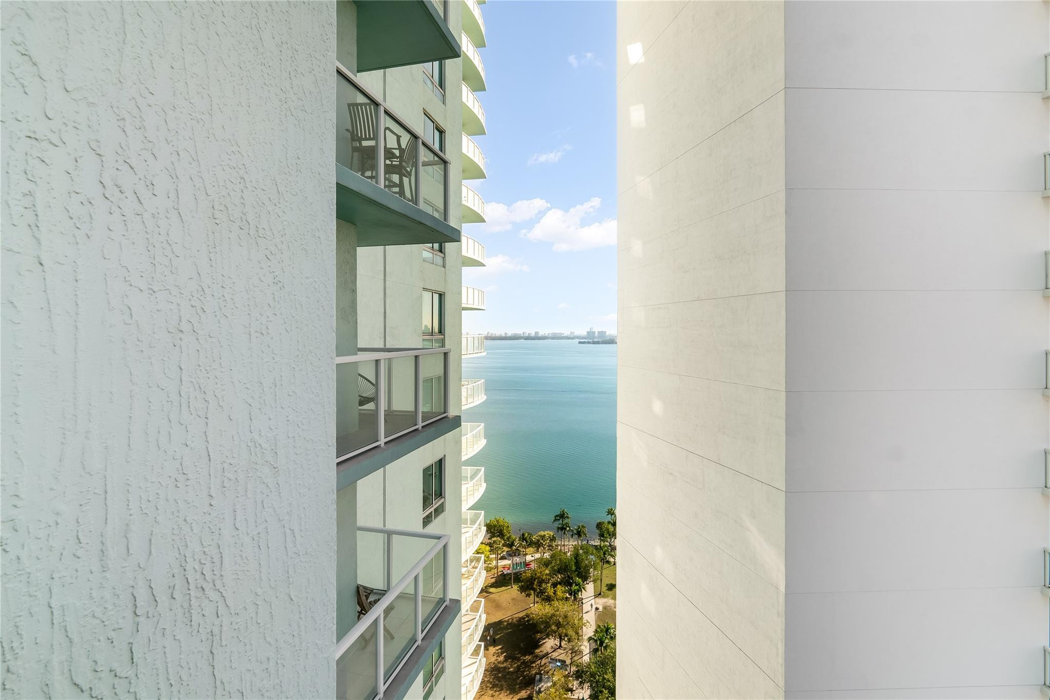 1900 N Bayshore Dr. 2207