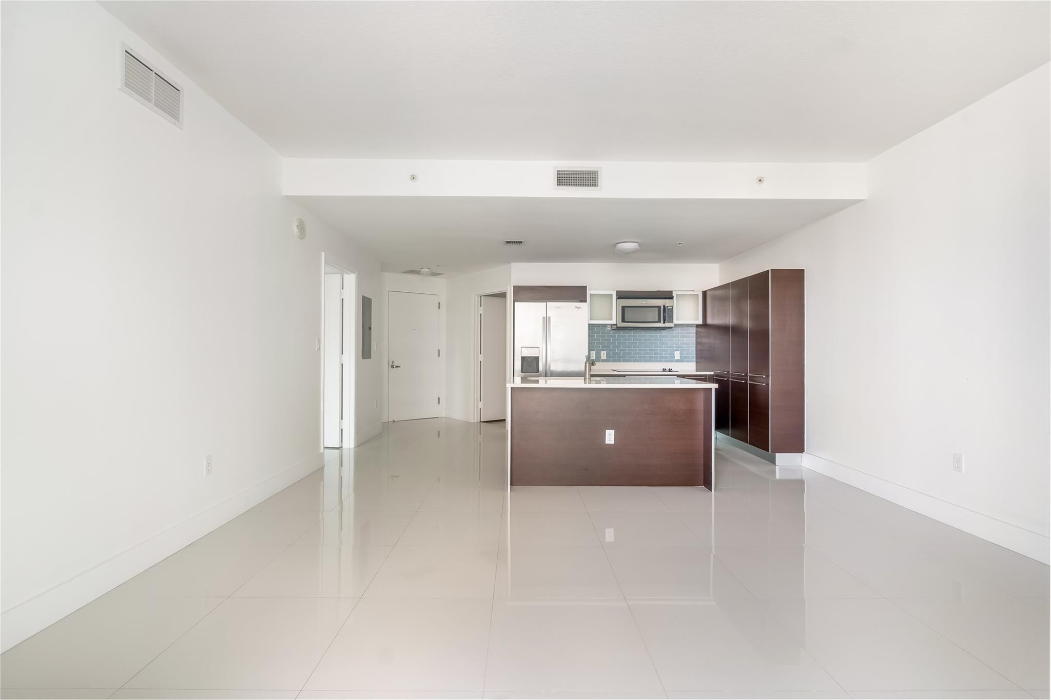 1900 N Bayshore Dr. 2207