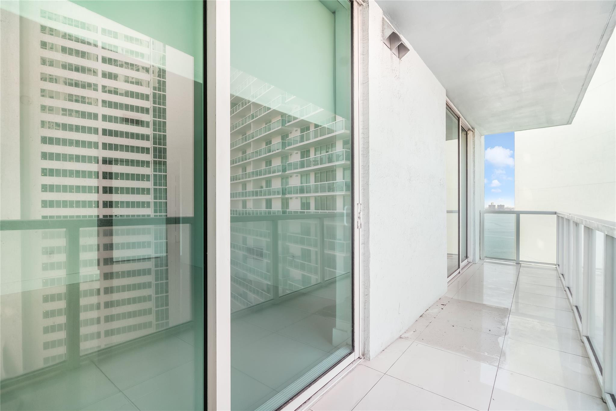 1900 N Bayshore Dr. 2207