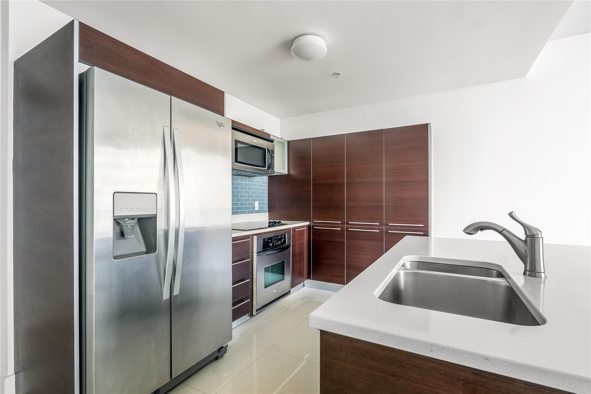 1900 N Bayshore Dr. 2207