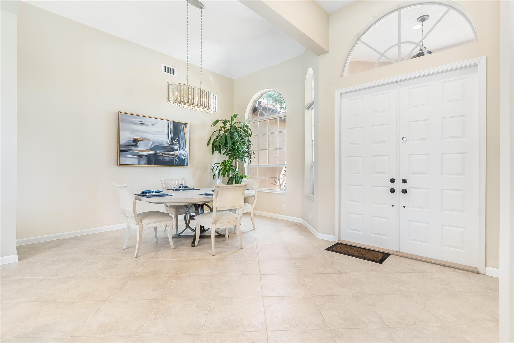 2553 Jardin Manor