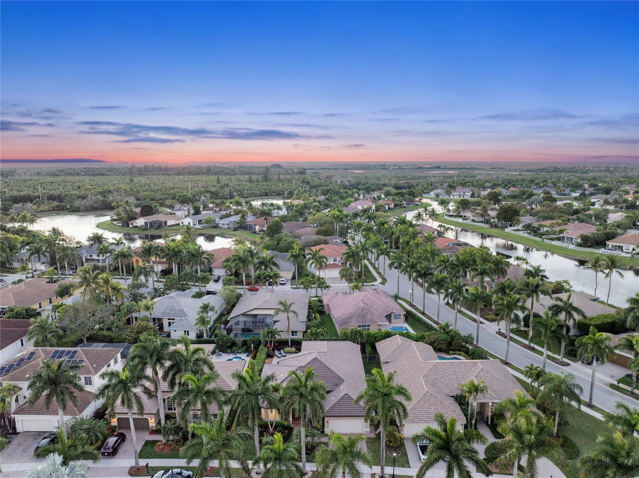2553 Jardin Manor