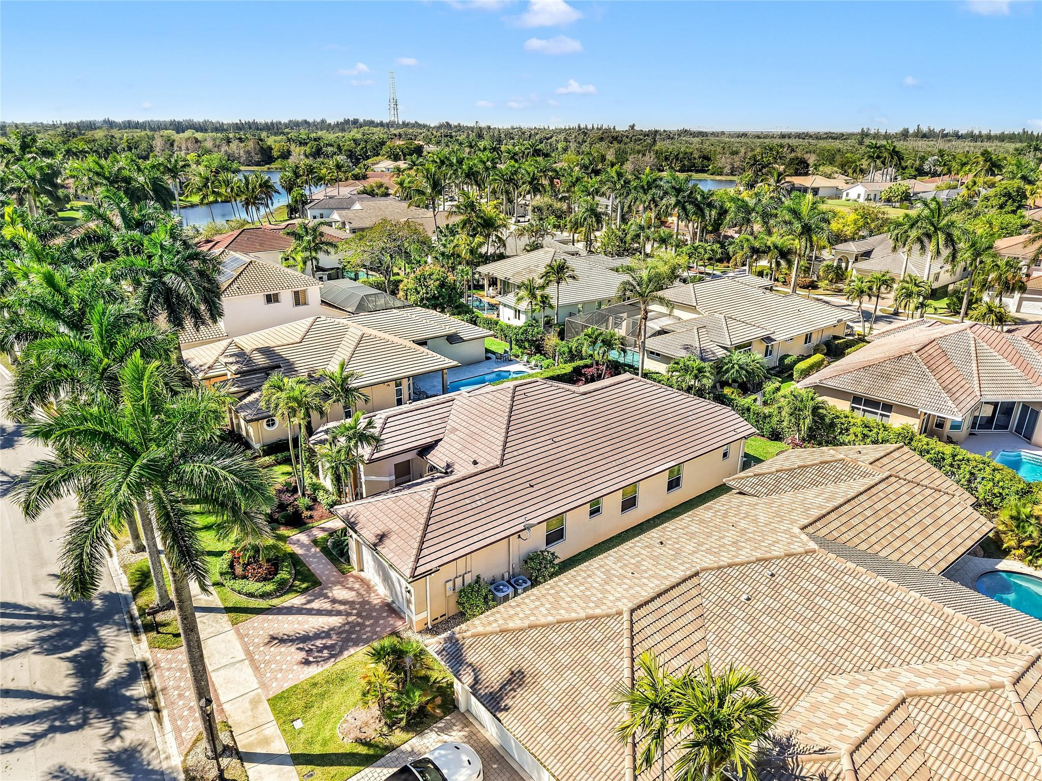 2553 Jardin Manor