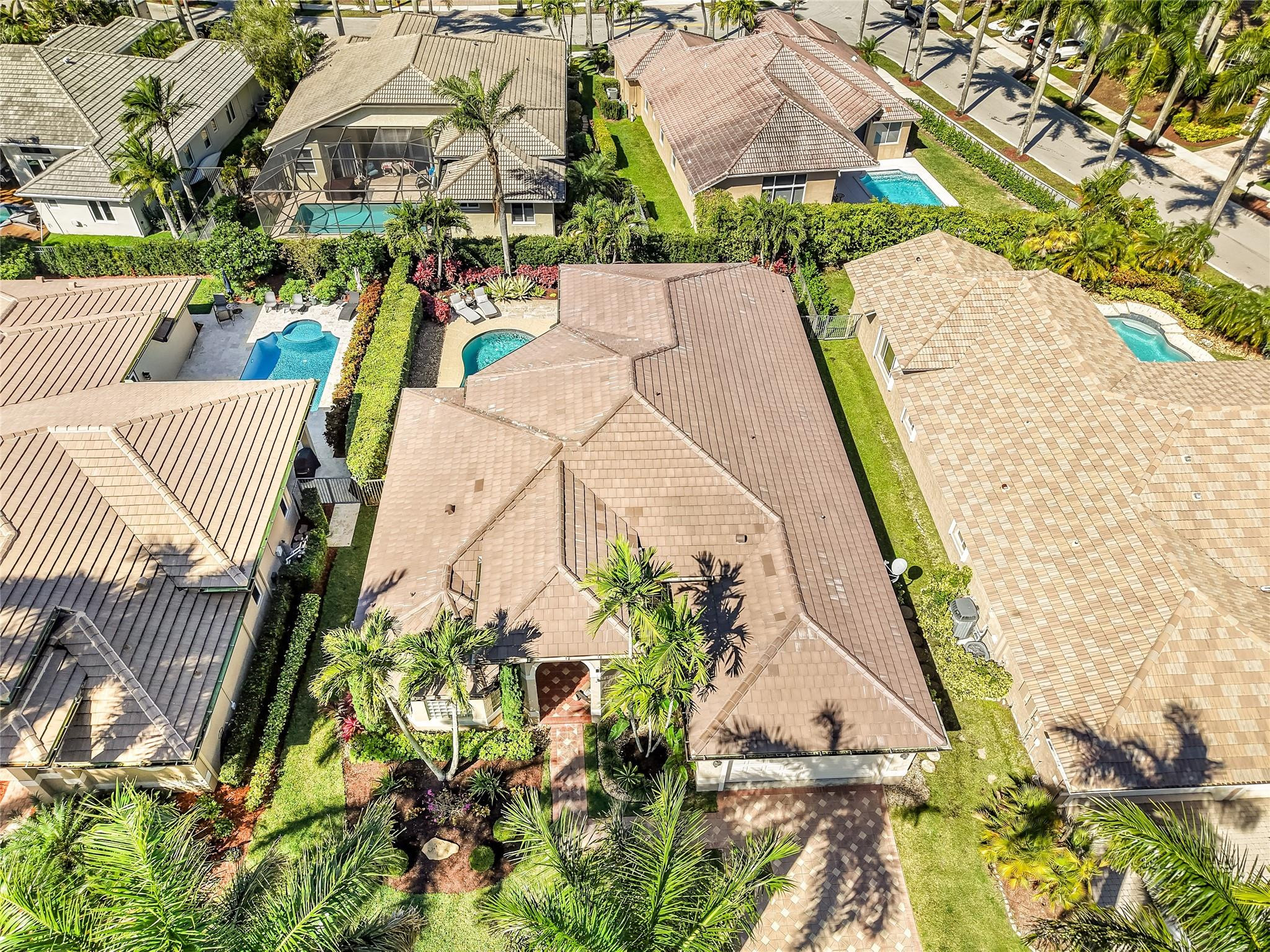 2553 Jardin Manor