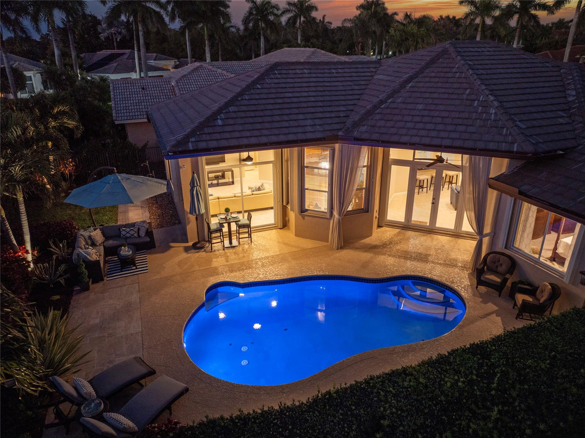 2553 Jardin Manor
