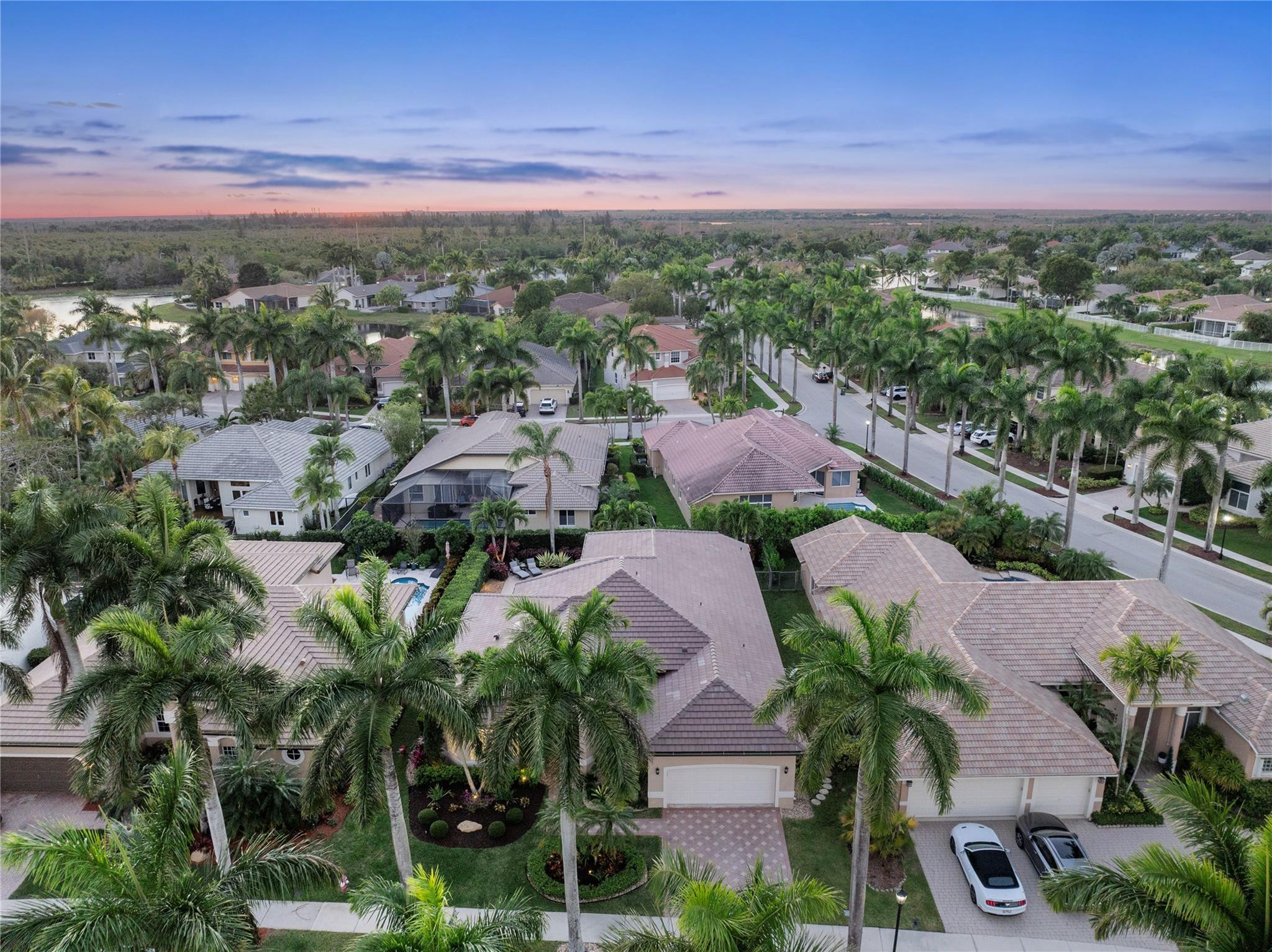 2553 Jardin Manor