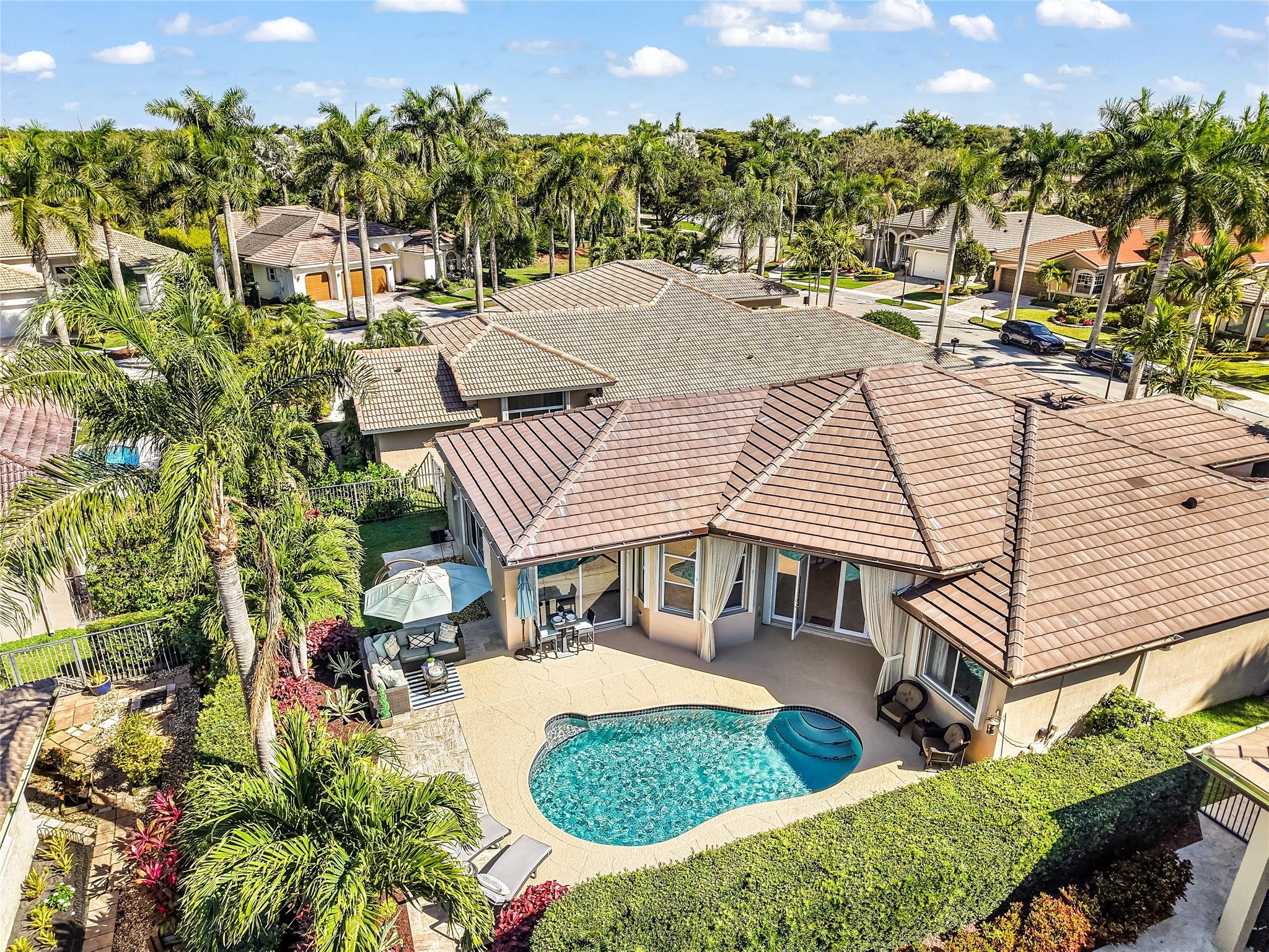 2553 Jardin Manor