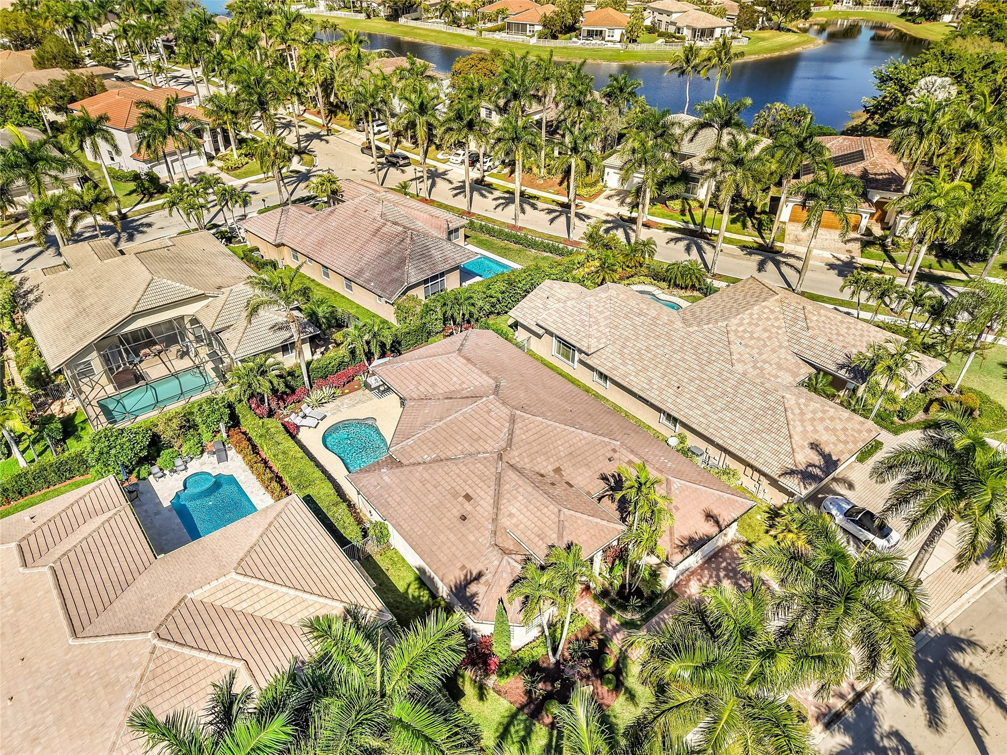 2553 Jardin Manor