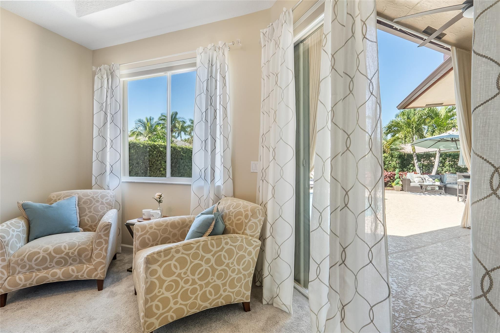 2553 Jardin Manor