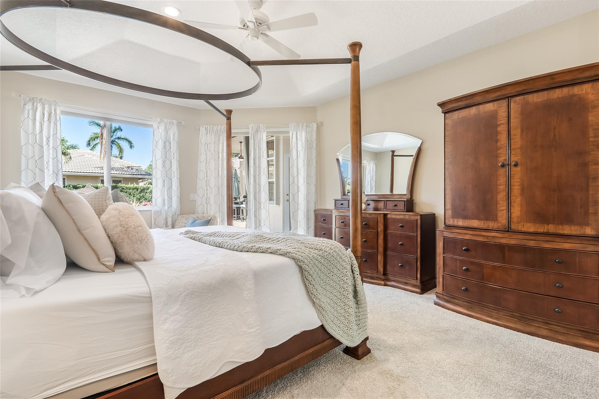 2553 Jardin Manor