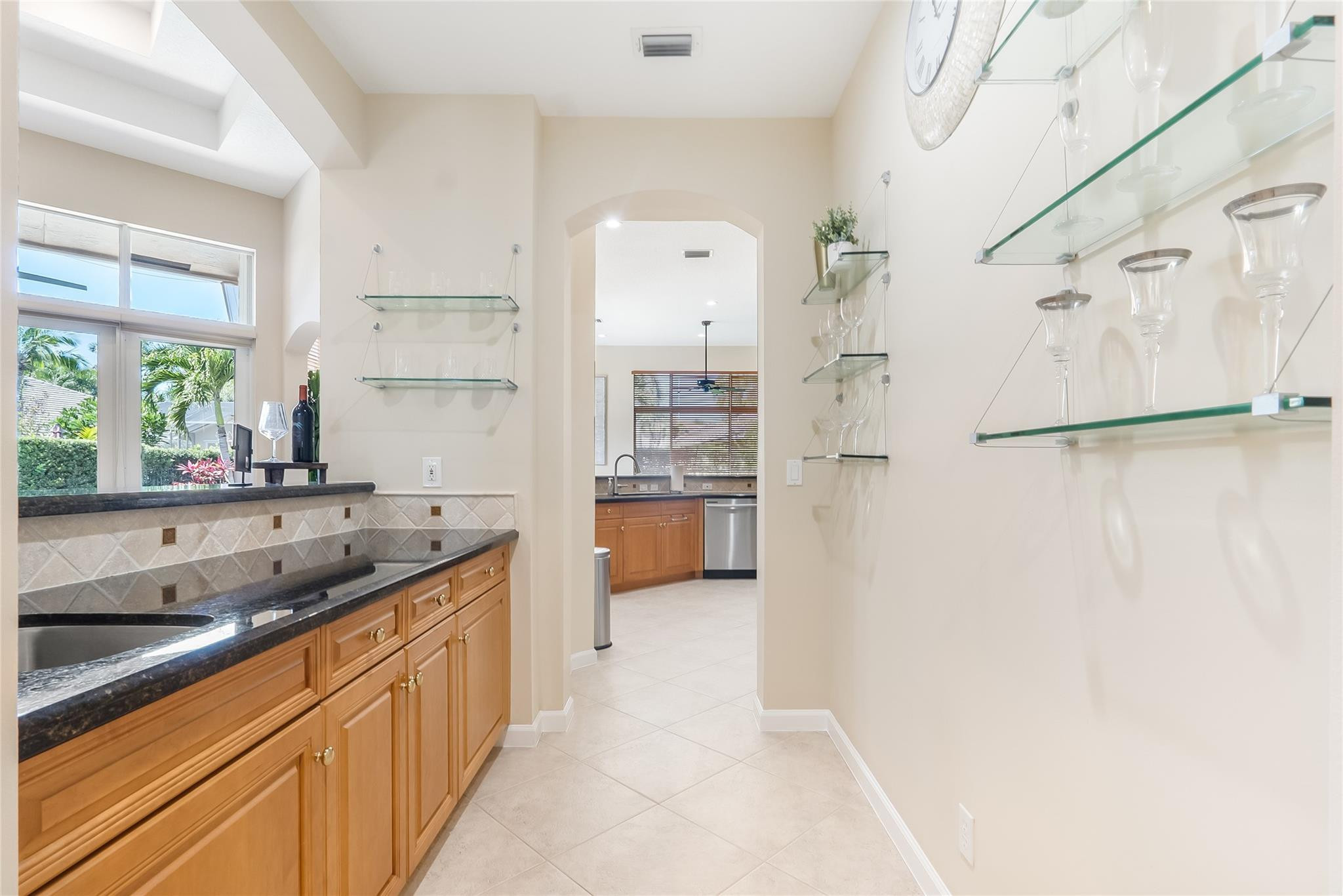 2553 Jardin Manor
