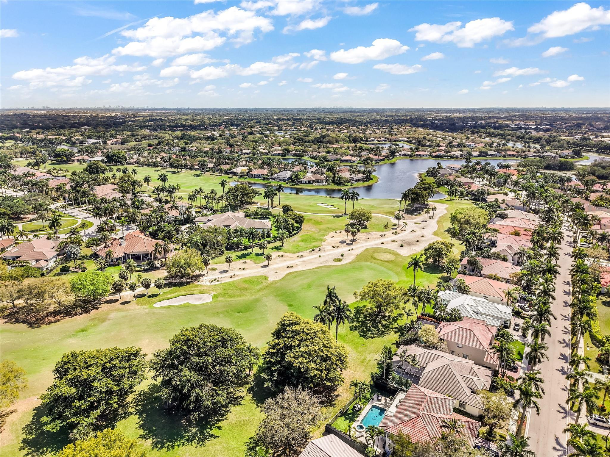 2553 Jardin Manor