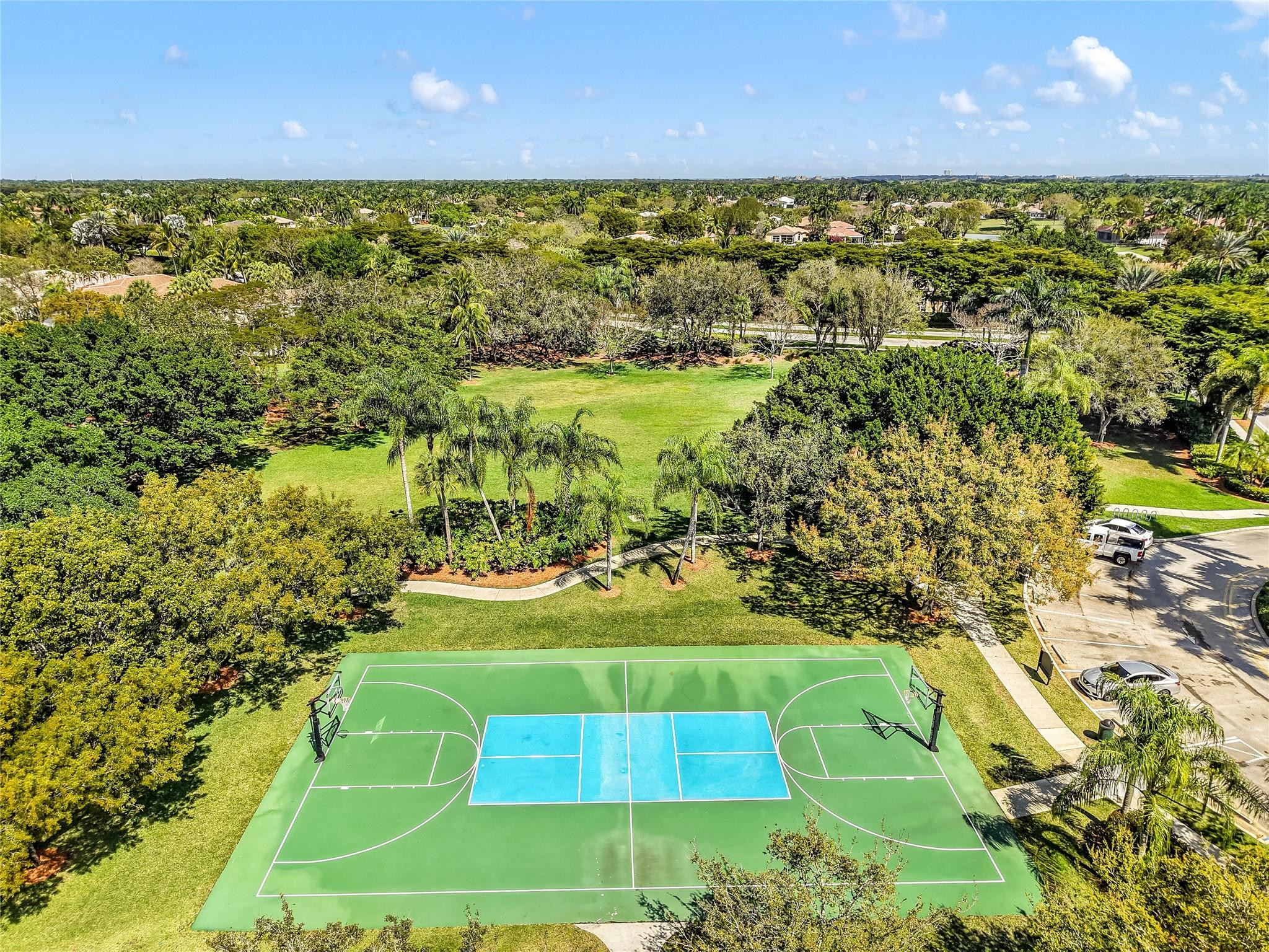 2553 Jardin Manor