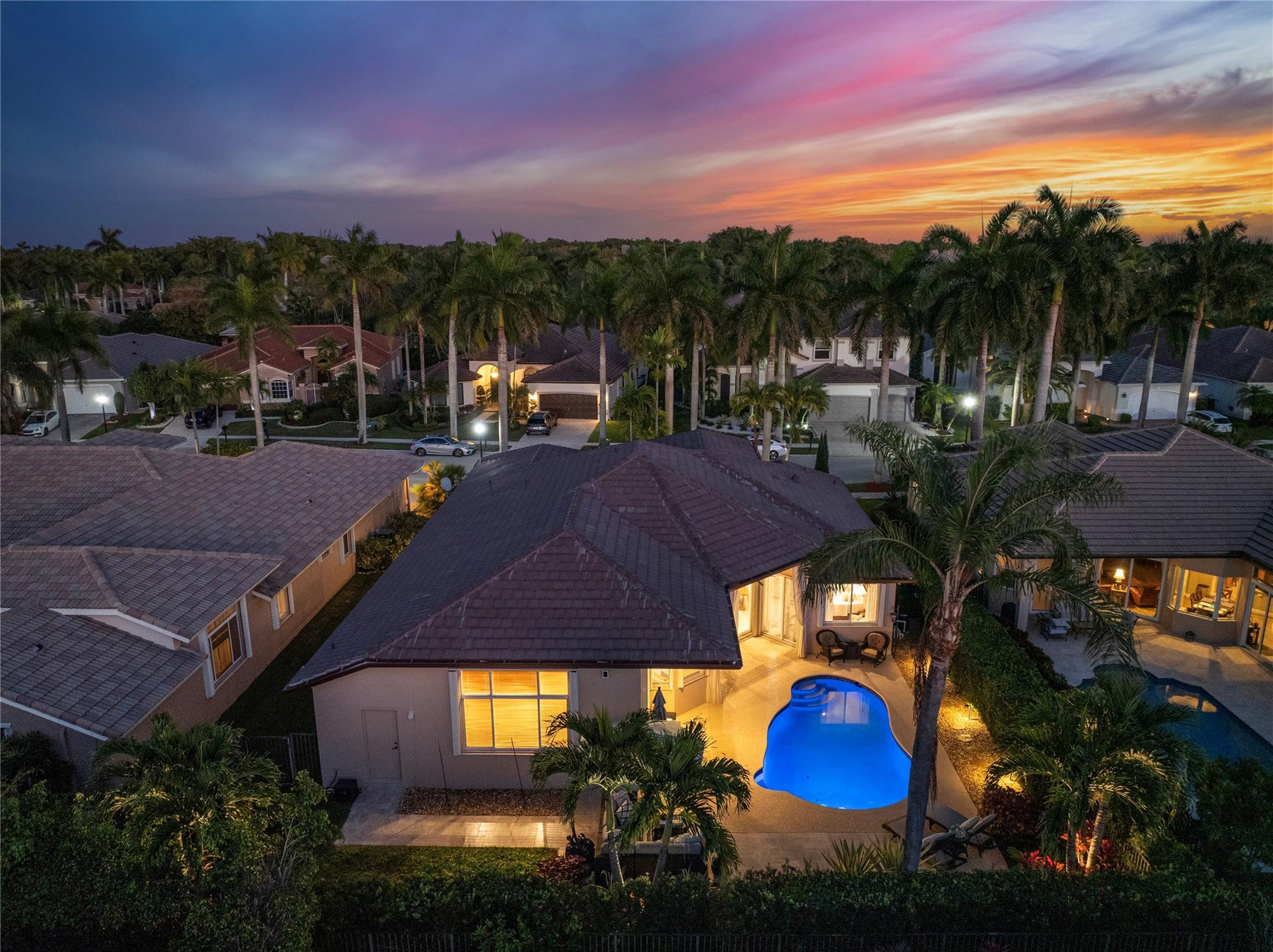2553 Jardin Manor
